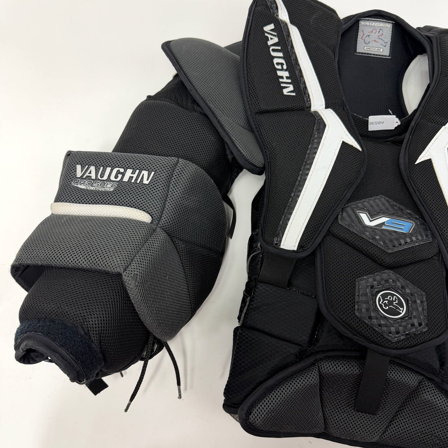 Used Vaughn V9 Pro Carbon Goalie Chest Protector | Senior Medium | AB536