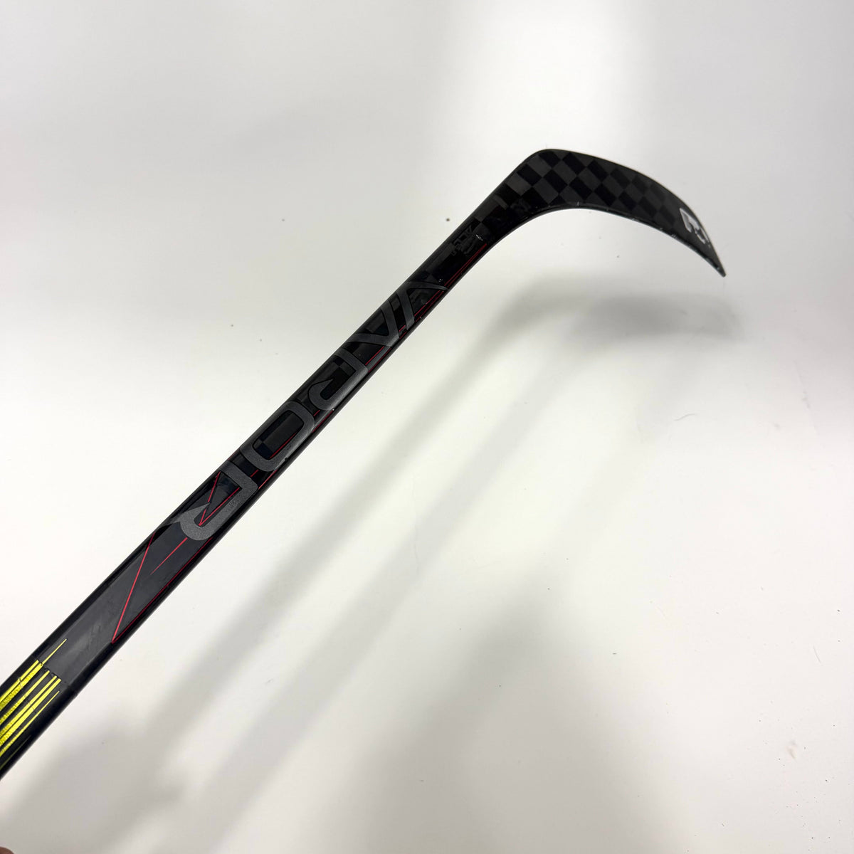 Repaired Left Bauer Vapor Hyperlite 2 | 77 Flex P28 Curve Grip | E680 - Top Flight Hockey