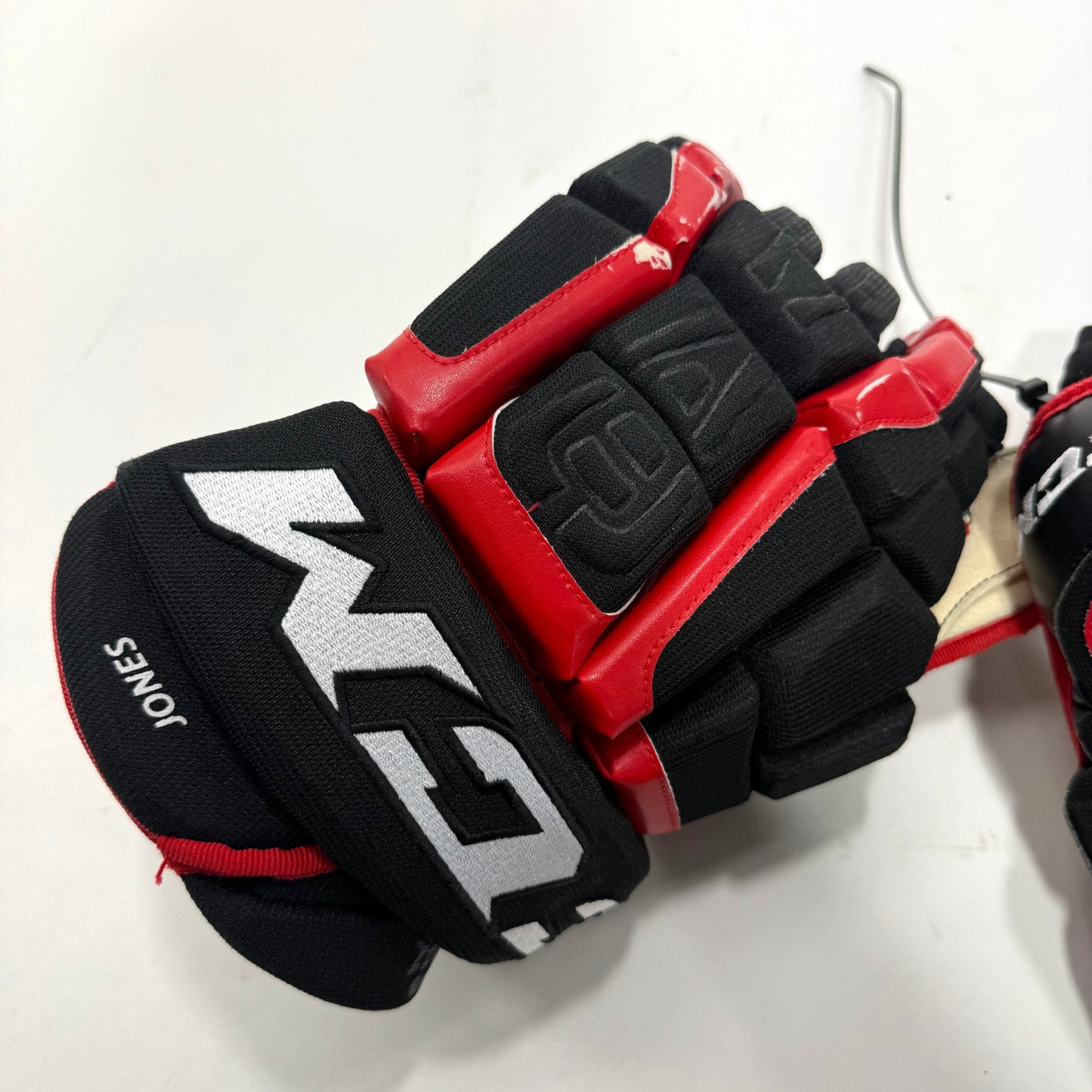 RARE Seth Jones Game Used and Signed Chicago Blackhawks CCM HGCL Gloves | 15" | BH275 - Top Flight Hockey