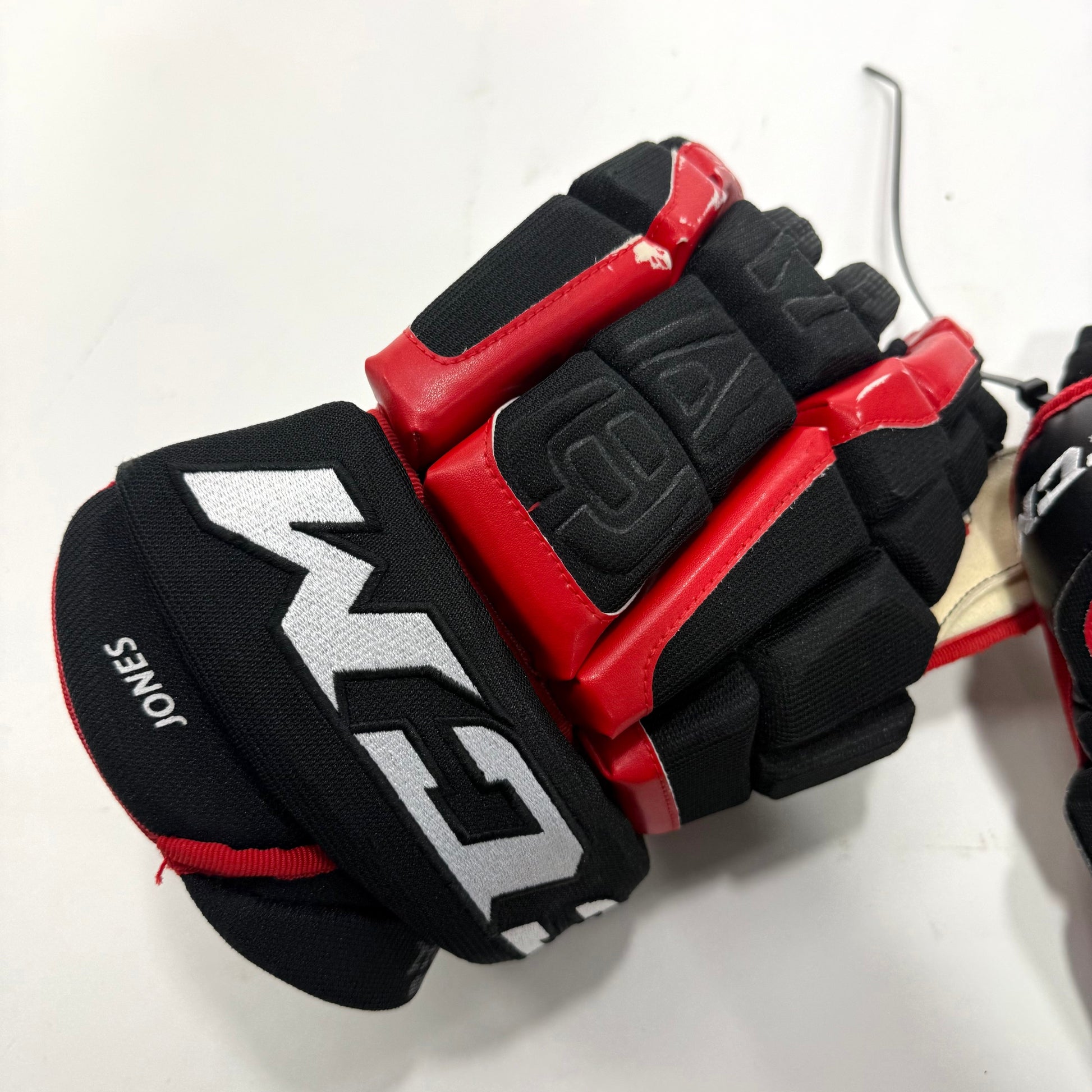 RARE Seth Jones Game Used and Signed Chicago Blackhawks CCM HGCL Gloves | 15" | BH275 - Top Flight Hockey