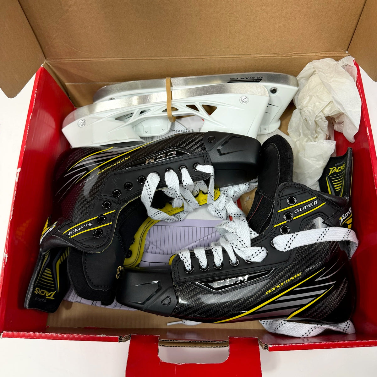 New CCM Super Tacks Skates | 9.5 D | CCM293 - Top Flight Hockey
