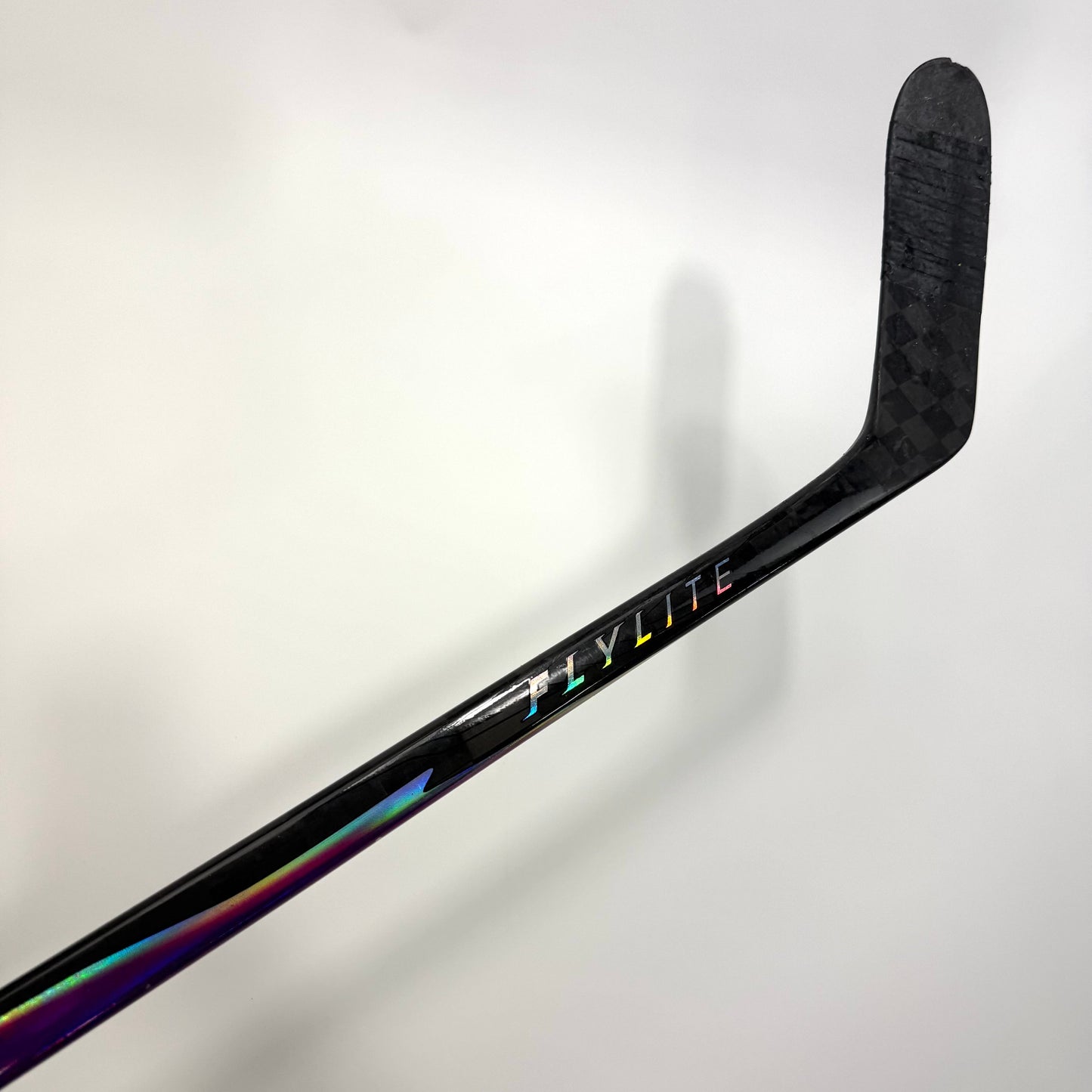 Used Left Purple Bauer Flylite | 82 Flex P28M Curve Grip | BH435