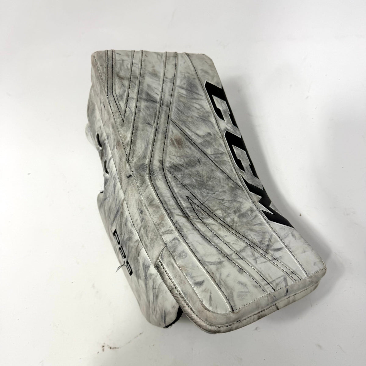 Used White Regular CCM Premier 2.9 Goalie Blocker | Intermediate | AB360