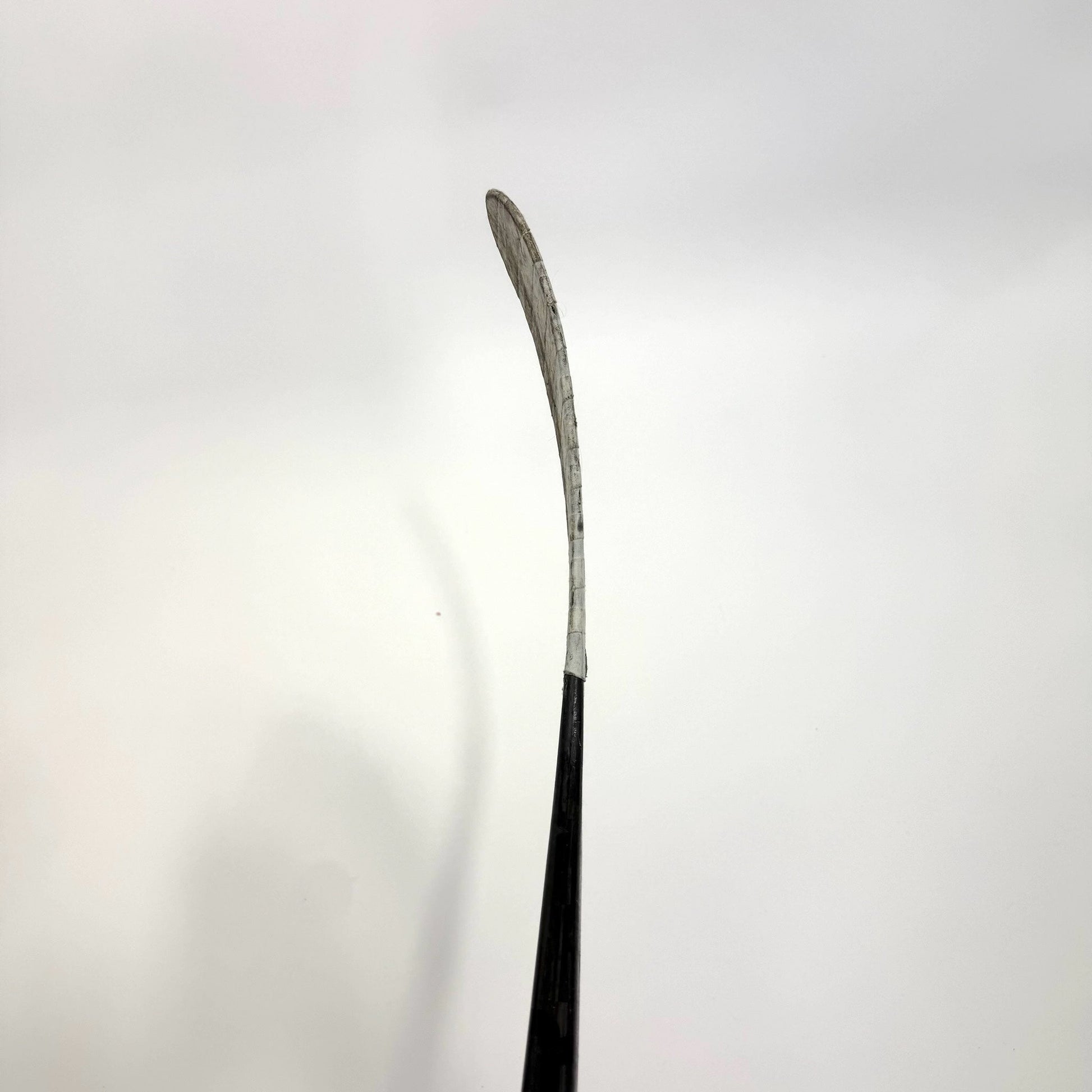 Used Right Black Bauer Nexus Sync | 50 Flex P28 Curve Grip | BH496 - Top Flight Hockey