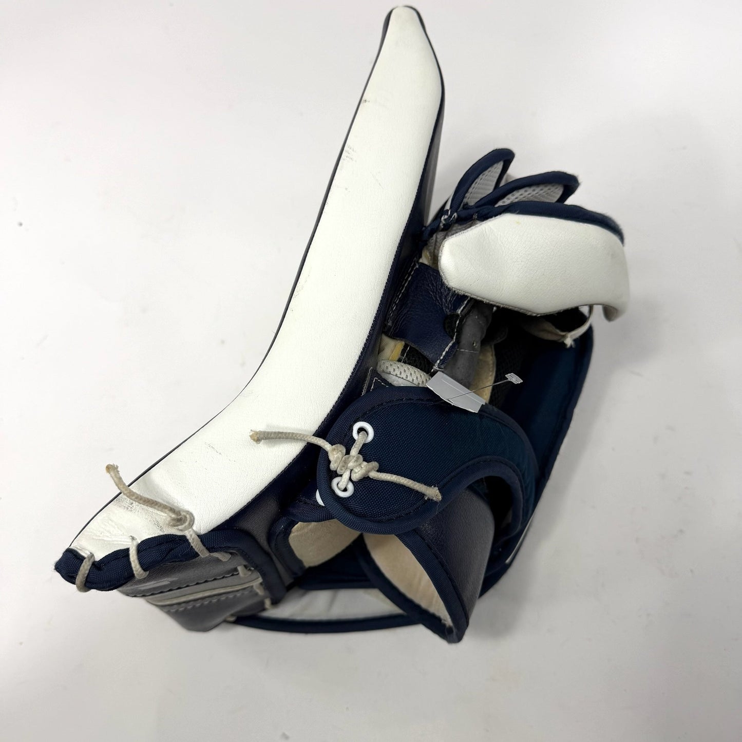 Used Regular Navy/Silver/White Brian's Subzero 7.0 Goalie Blockers | Intermediate |  AB531