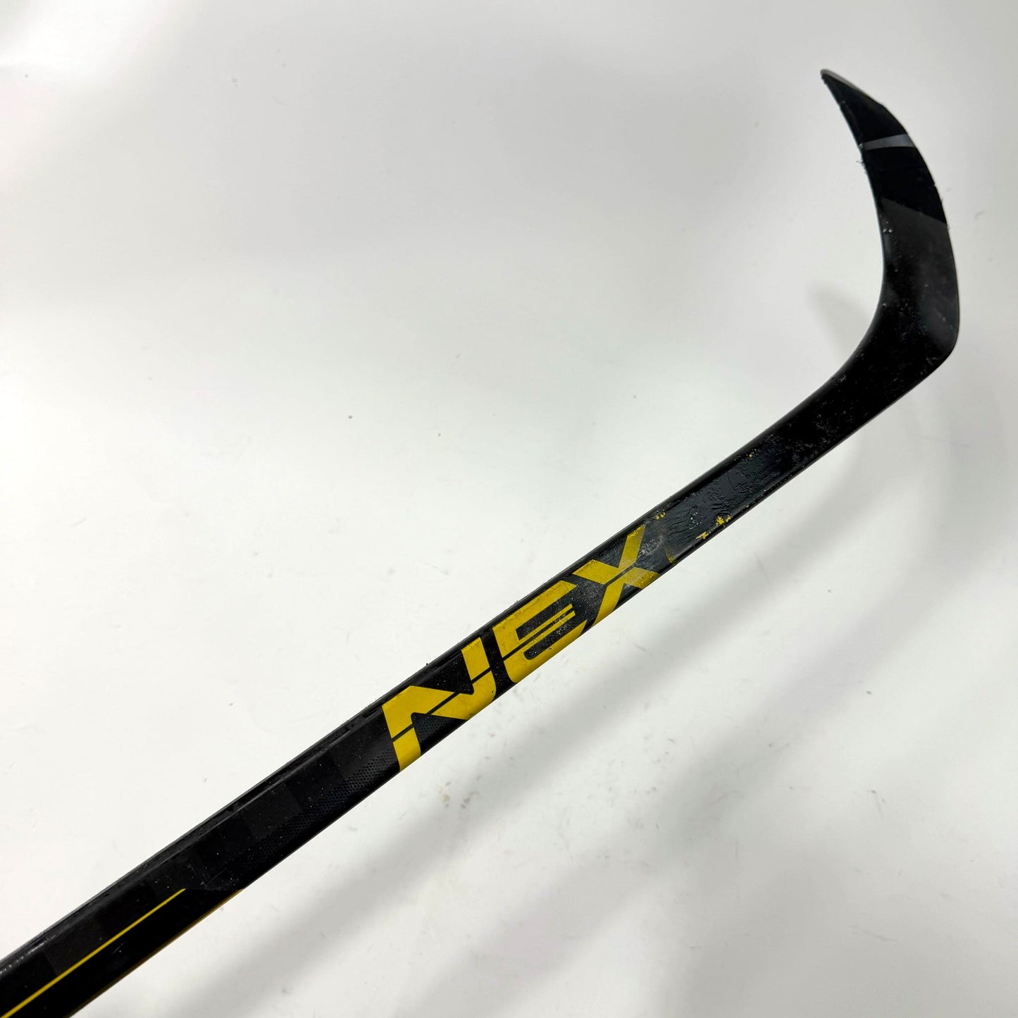 Used Right Yellow Bauer Nexus Geo | 70 Flex Pastrnak Pro Curve Grip | David Pastrnak | AB567