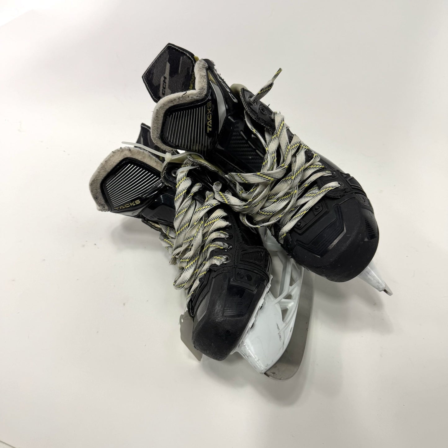 Used CCM Tacks ASV Skates | Size 6.5 R | J142