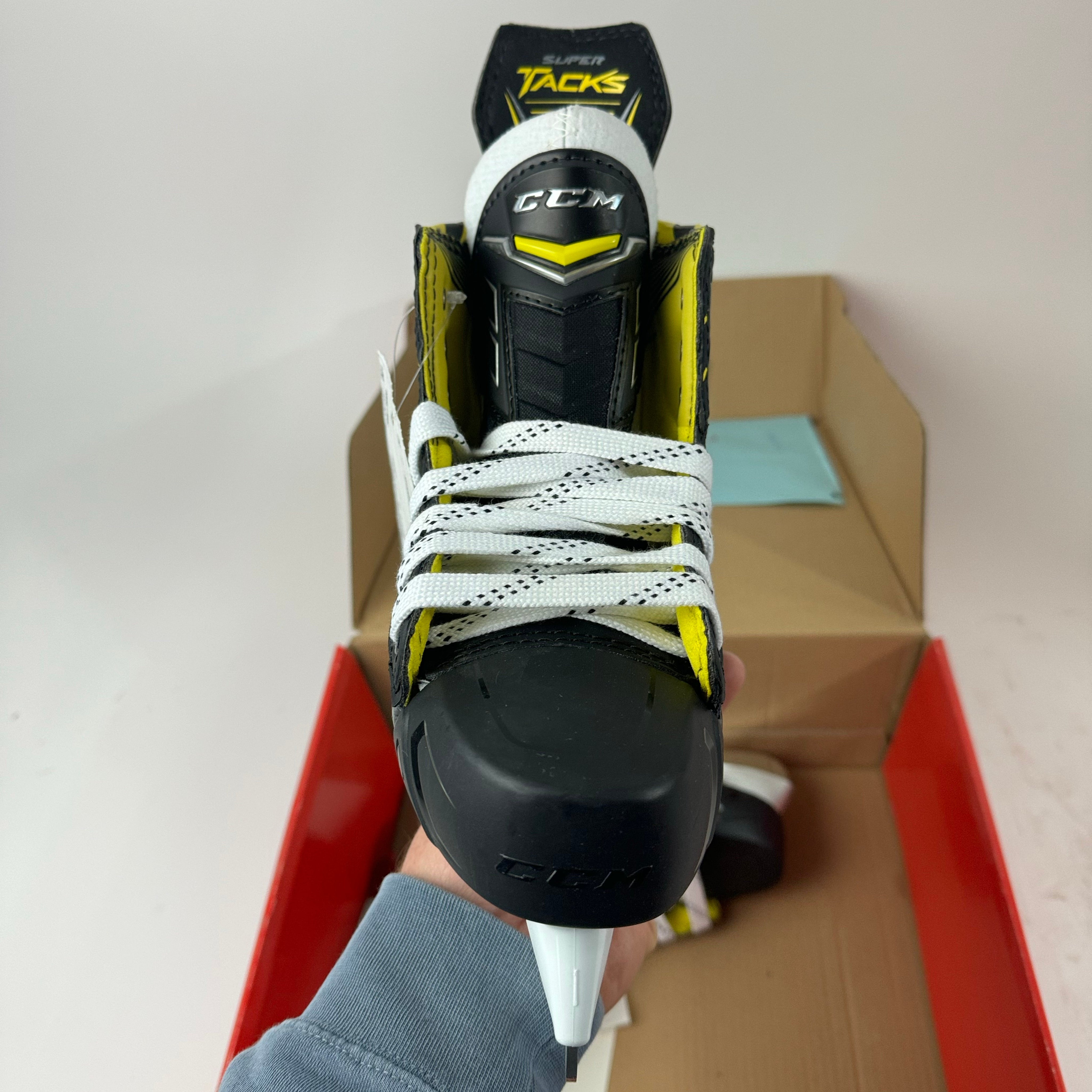 Brand New CCM Super Tacks Skates | Size 5 E | Niska | CCM209