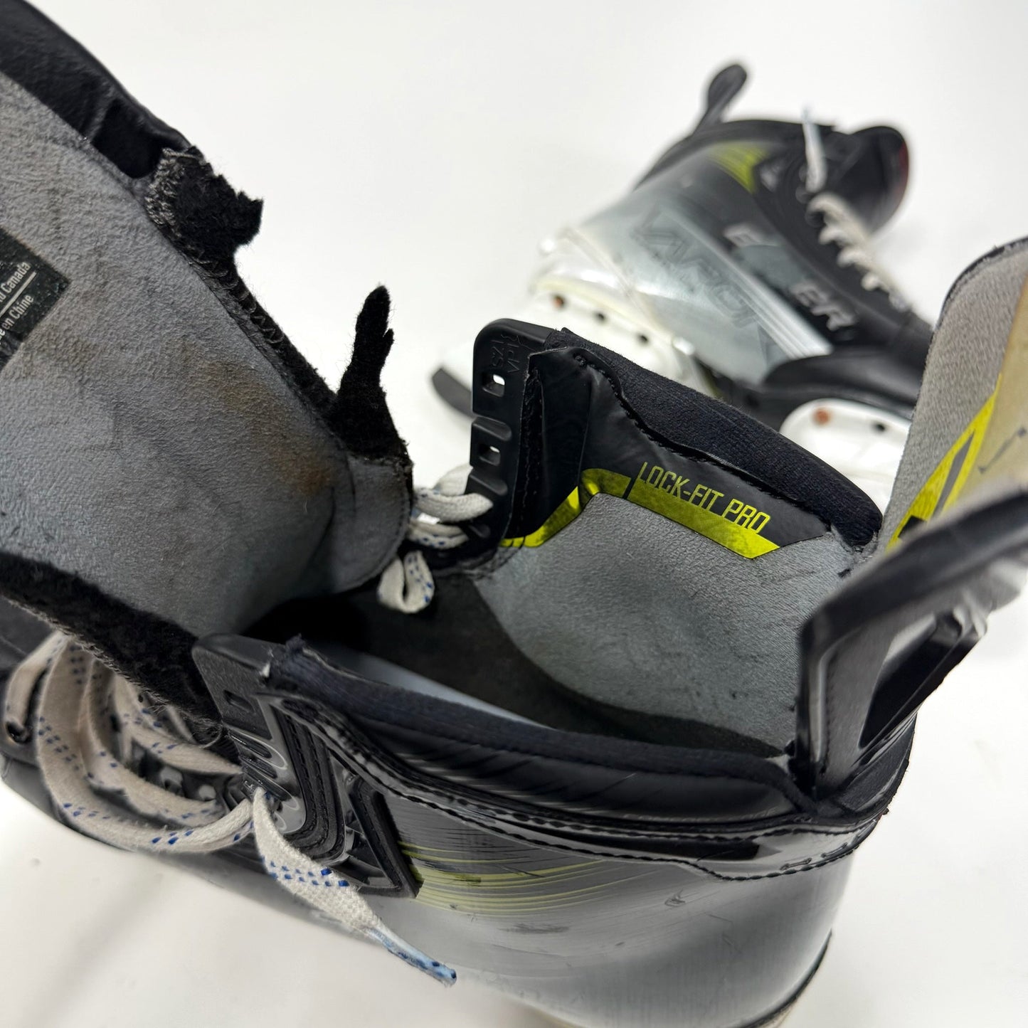 Used Bauer Vapor Hyperlite 2 Skates | Size 9 Fit 1 | AB802