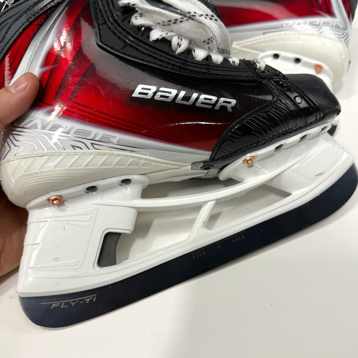 New Red Bauer Vapor Flylite Skates | Size 5 Fit 3 | AB801