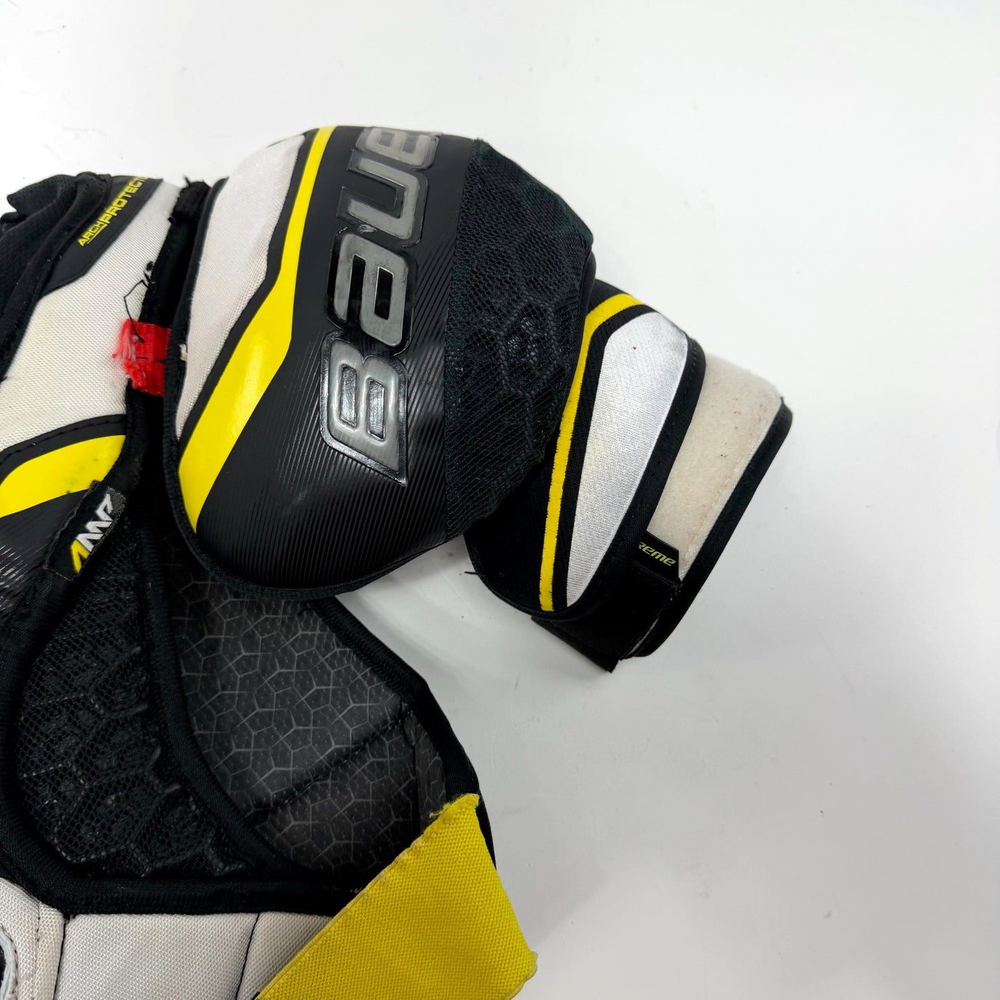 Used Bauer Supreme 2S Pro Shoulder Pads | Senior Small | AB539
