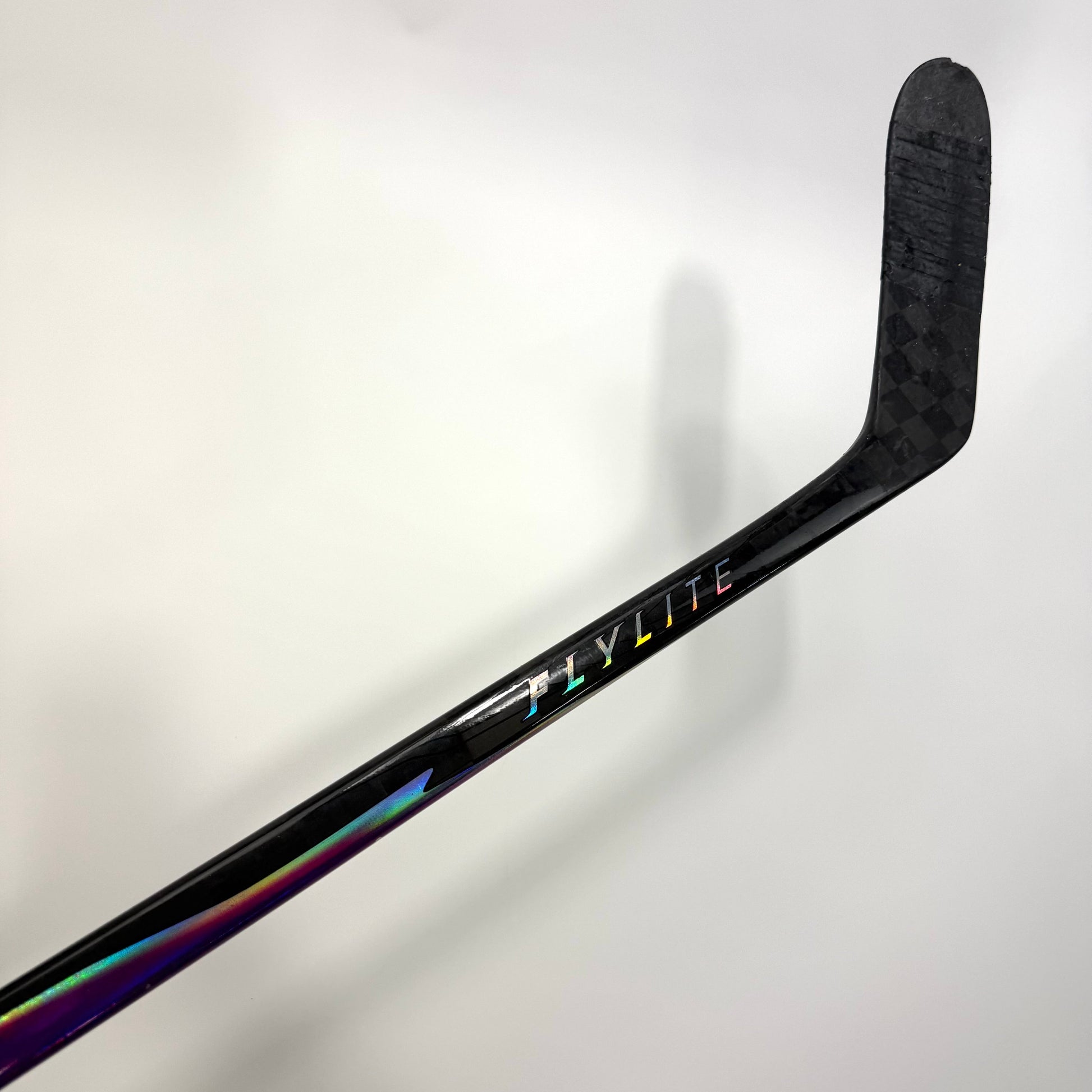 Used Left Purple Bauer Flylite | 82 Flex P28M Curve Grip | BH435 - Top Flight Hockey