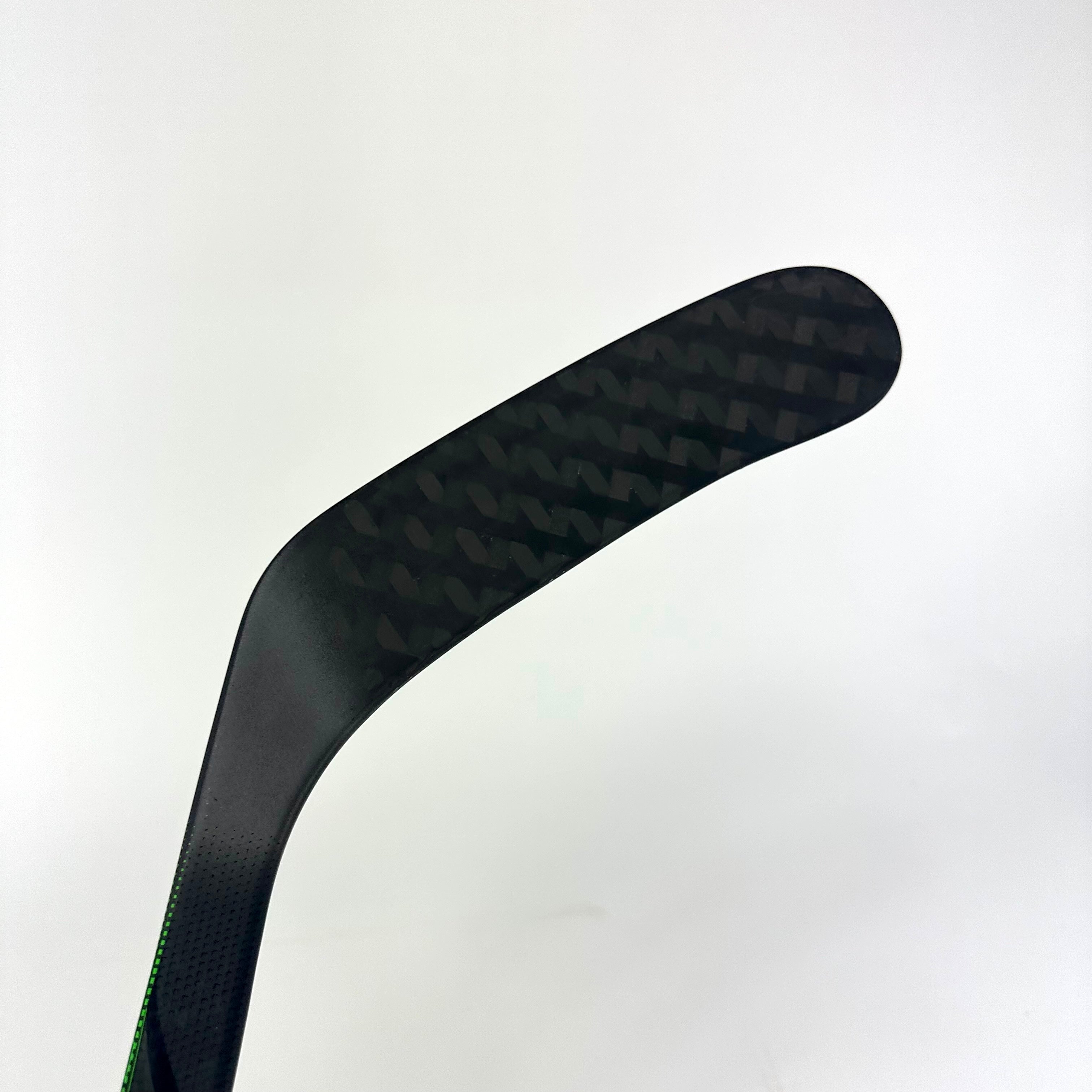 New Right CCM Ribcore Trigger 5 Pro | 85 Flex P90M Curve Grip | M586