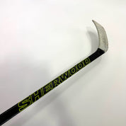 Used Right Sherwood Rekker | 50 Flex P28 Curve Grip | BH493 - Top Flight Hockey