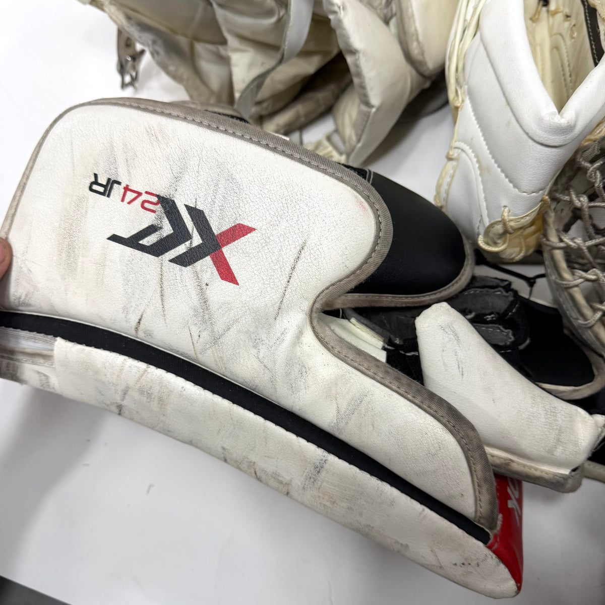 Used Regular White/Red/Black XLT 24 Junior Full Goalie Set | 26+1" Pads | AB375