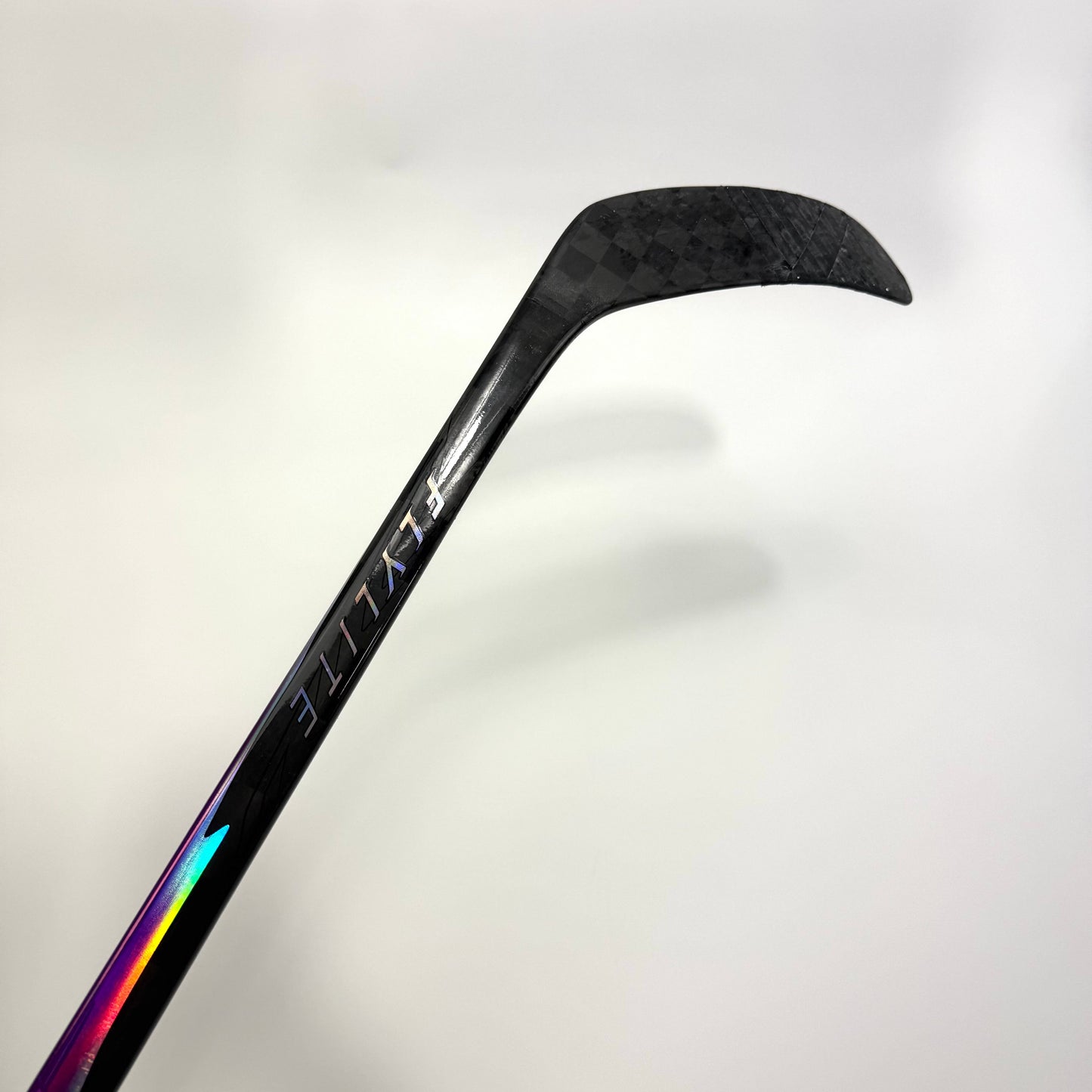 Used Left Purple Bauer Flylite | 82 Flex P28M Curve Grip | BH435 - Top Flight Hockey