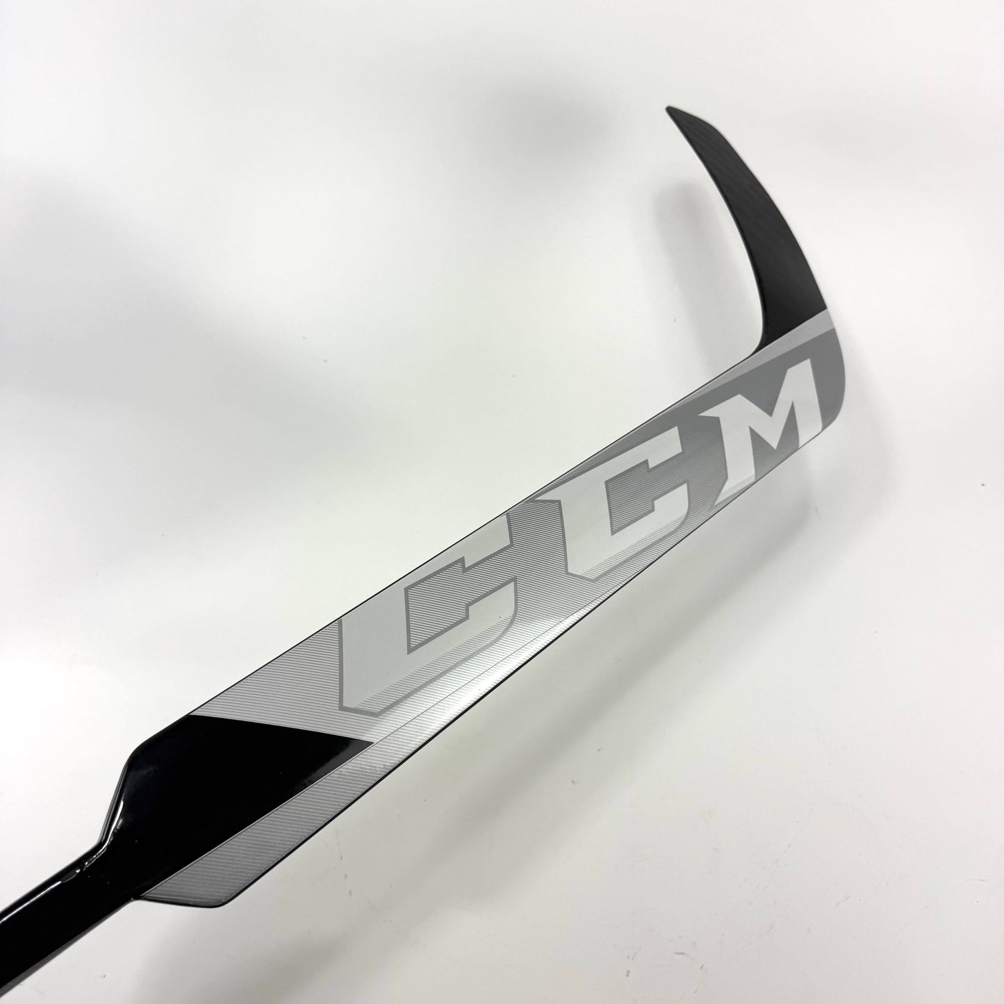 Brand New FULL RIGHT Black, White and Grey CCM Eflex 5 Goalie Stick - P4 Curve | 26" Paddle
