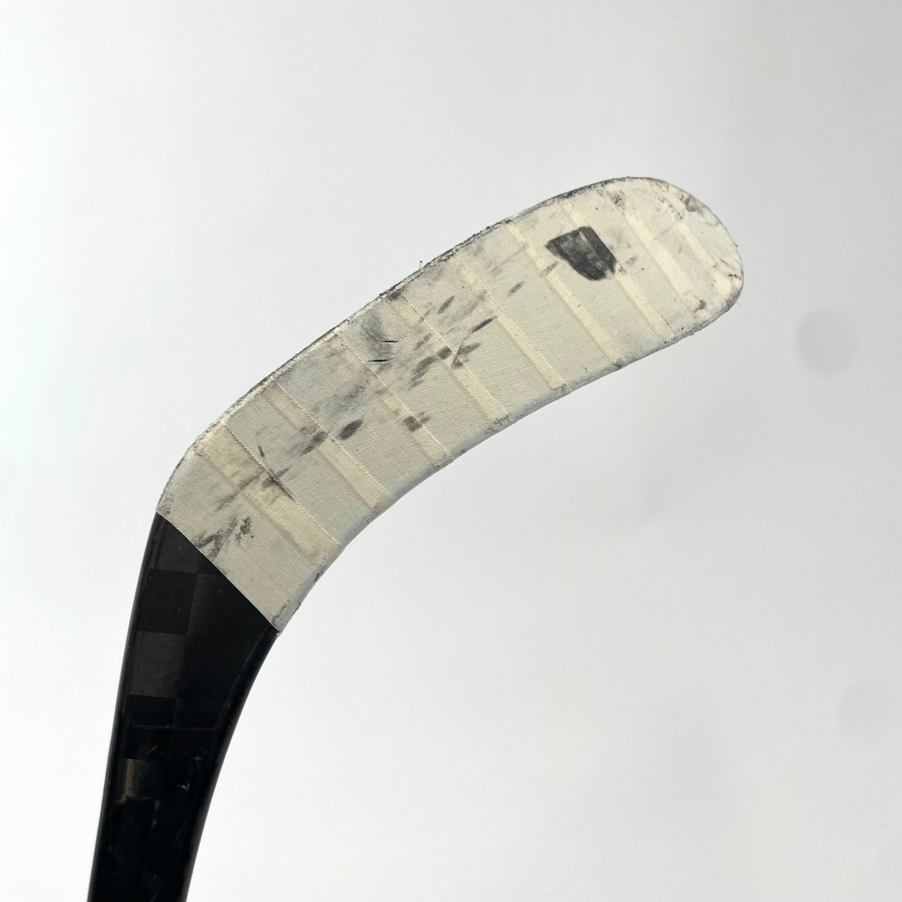 Used Left Handed Silver Bauer Vapor Flylite 87 Flex P28 Curve Grip J282 | KOSTIN - STL Blues