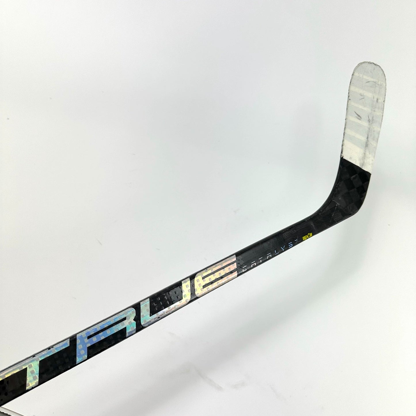 Used Left True Catalyst 9x3 | 95 Flex P19 Curve Grip | Carplad | K174 - Top Flight Hockey