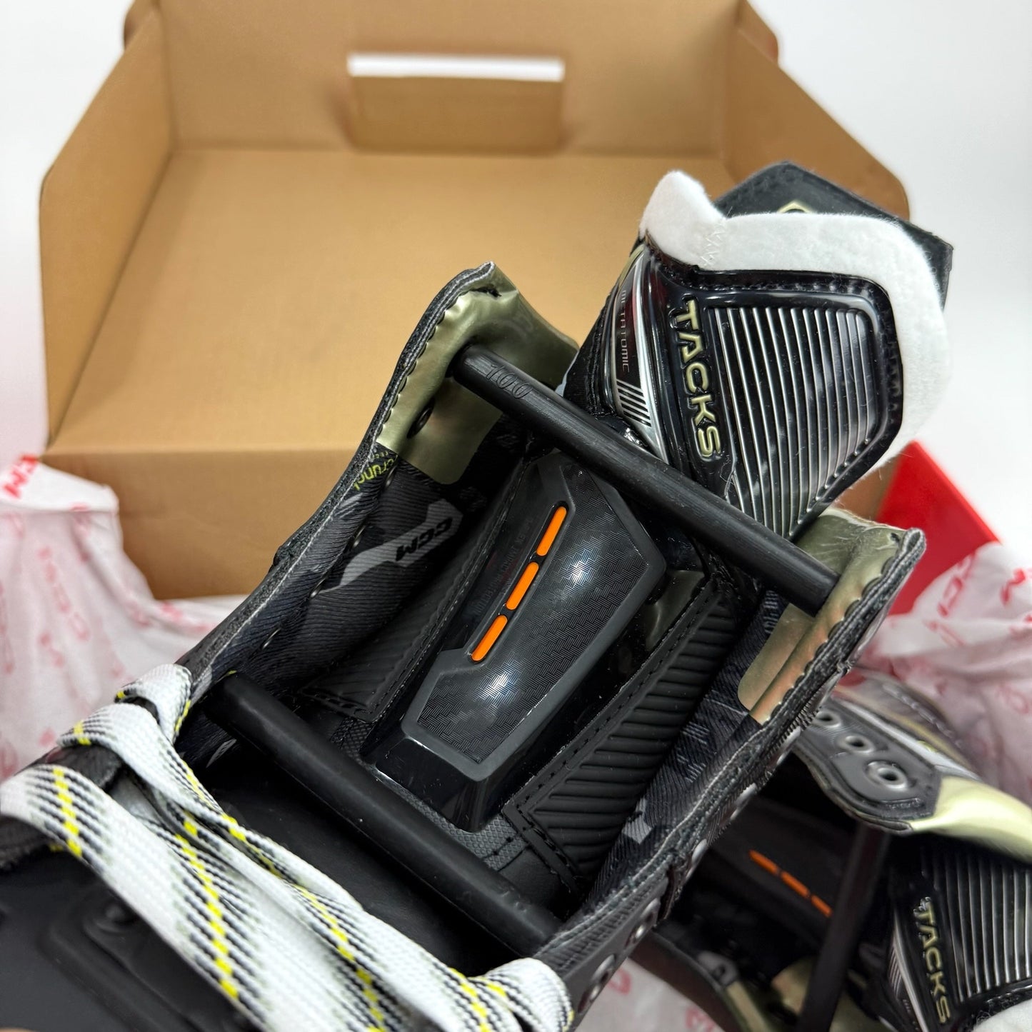 New CCM Tacks ASV Pro | Intermediate Size 6 Wide | CCM500