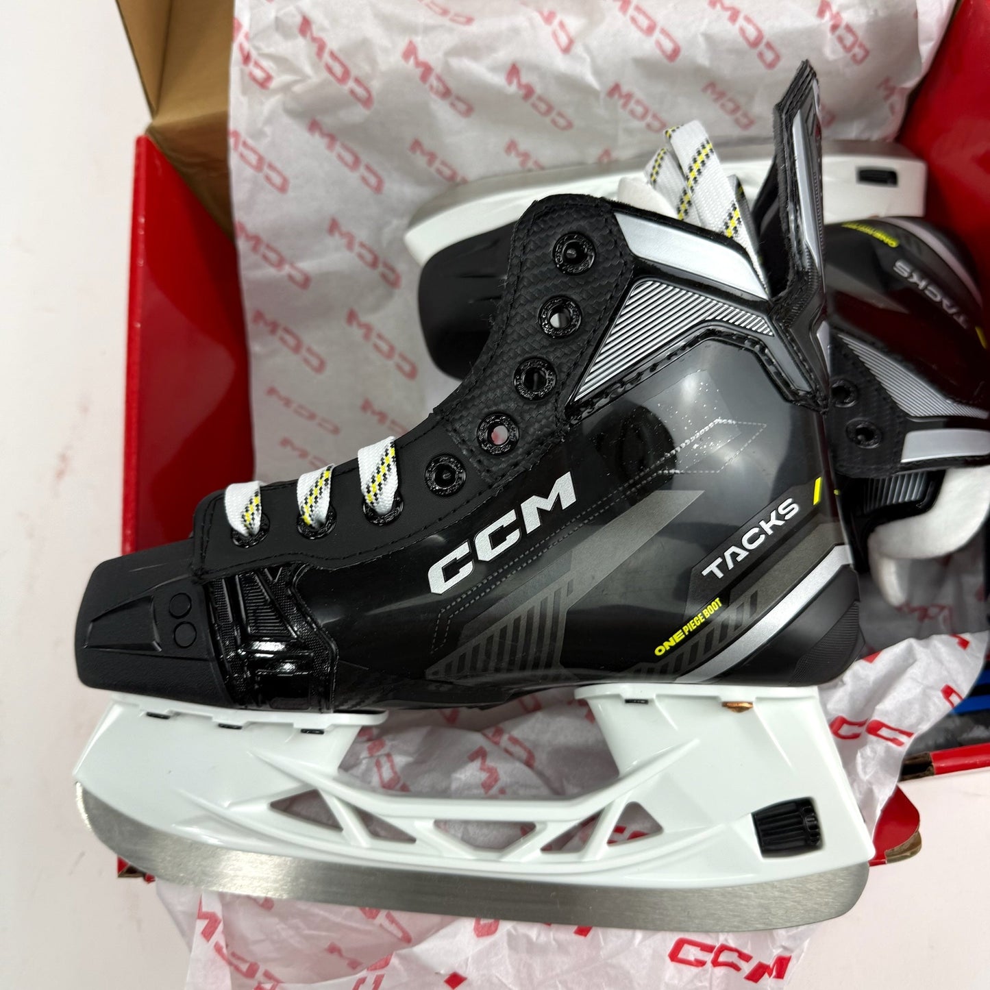 New CCM Tacks AS580 Skates | Jr 1.5-2.5 R | J721
