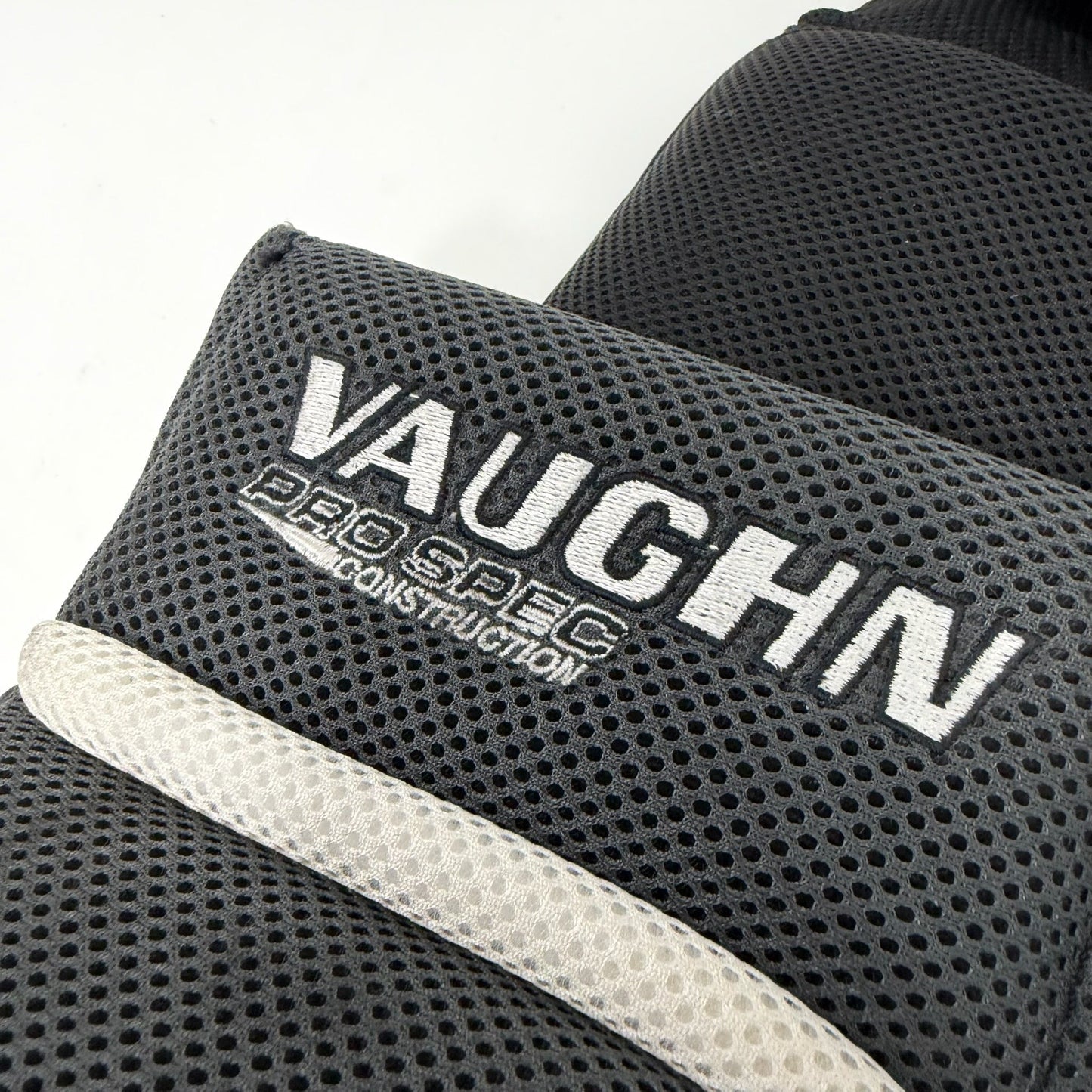 Used Vaughn V9 Pro Carbon Goalie Chest Protector | Senior Medium | AB536