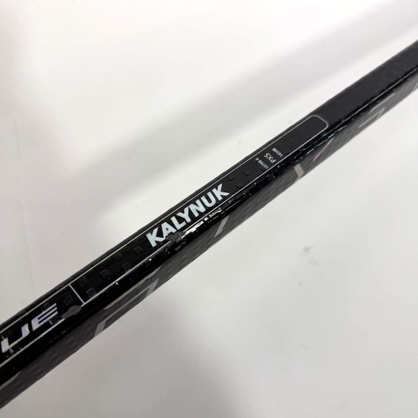Used Left Red True Catalyst 9X | 85 Flex P28 Curve Grip | Kalynuk | BH205