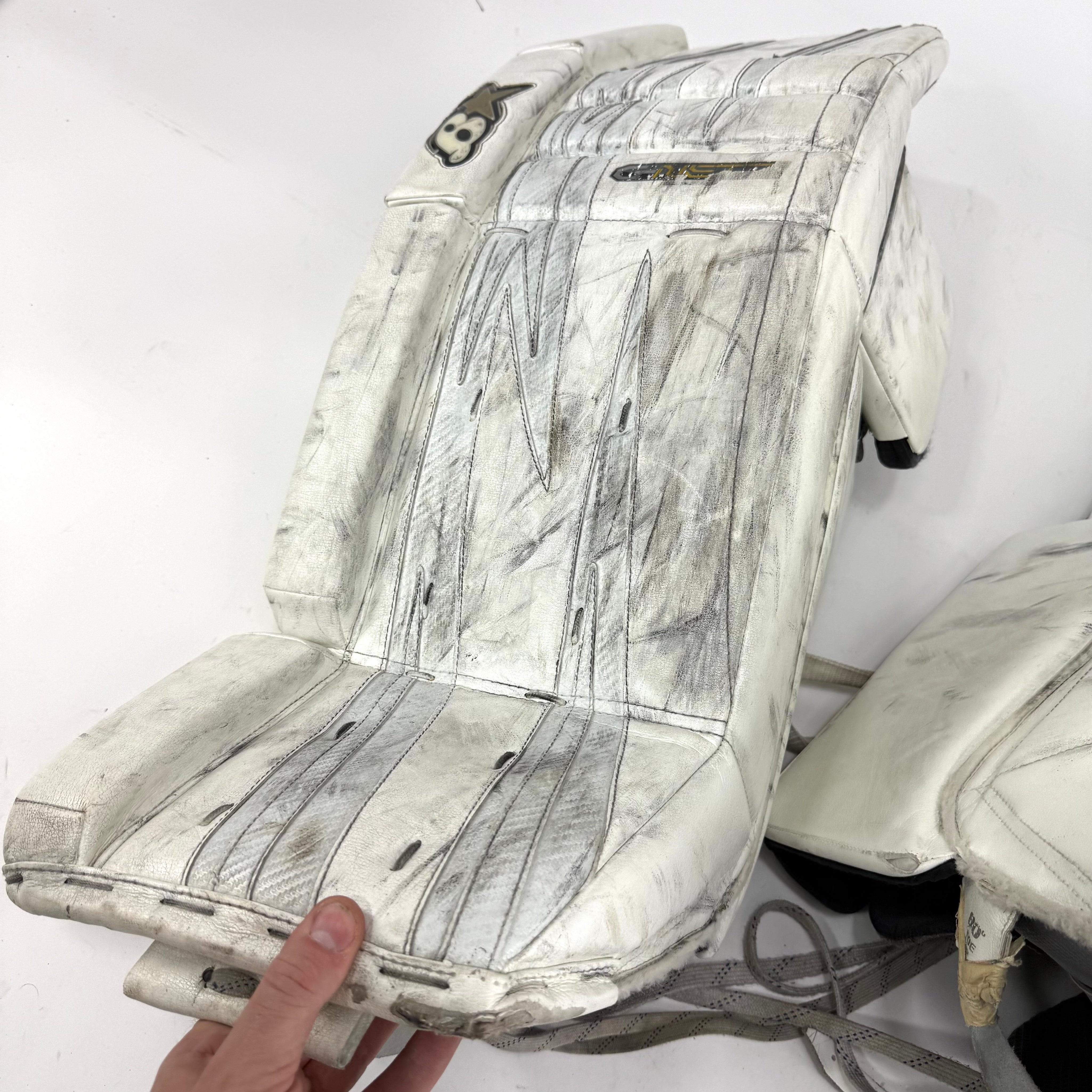 Used White Brian's Gnetik Goalie Pads | 35 +1" - Top Flight Hockey