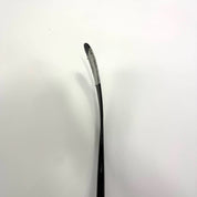 Used Right Black Bauer Vapor Flylite | 77 Flex P90TM Curve Grip | BH504 - Top Flight Hockey