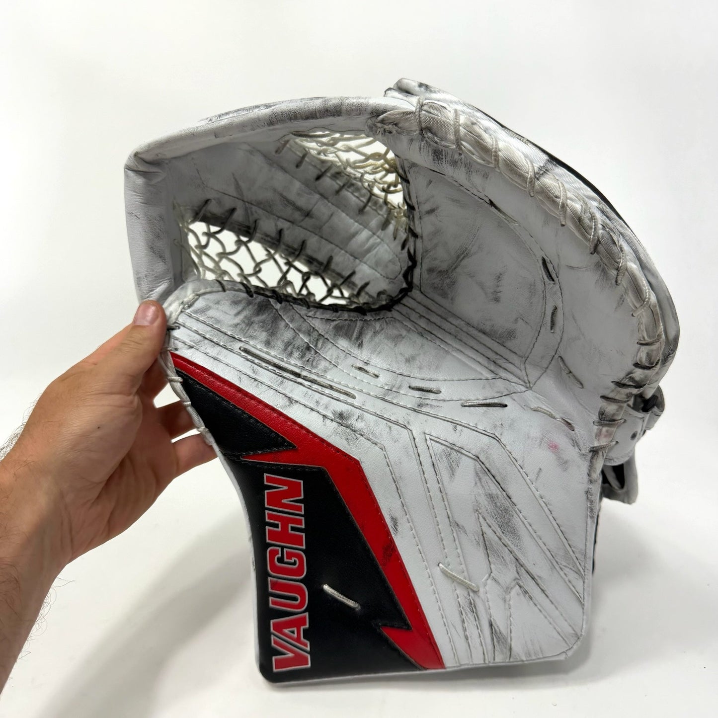 Used Chicago Blackhawks Soderblom Vaughn SLR4 Goalie Gloves | Regular | BH380