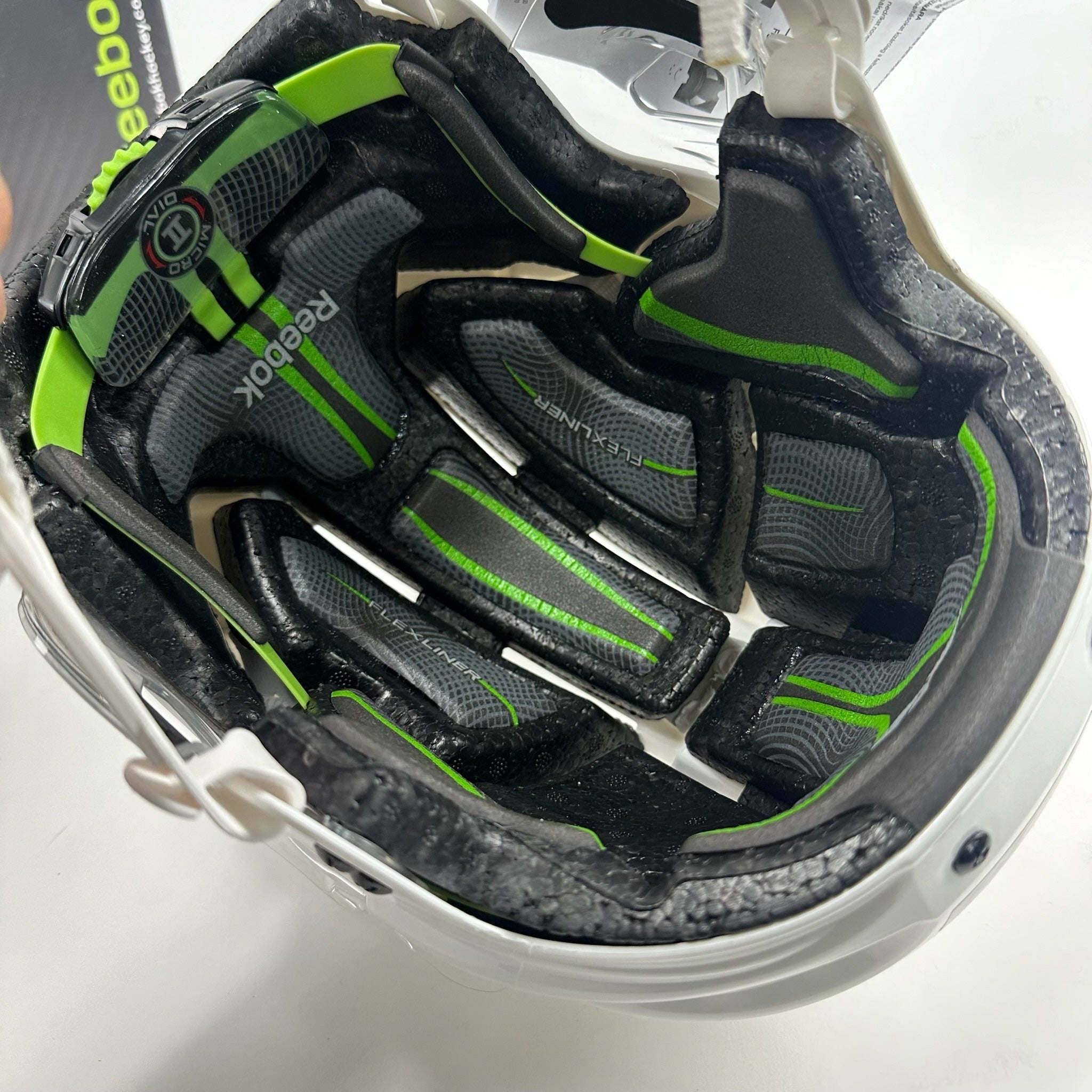 Brand New Large White CCM 11k Helmet