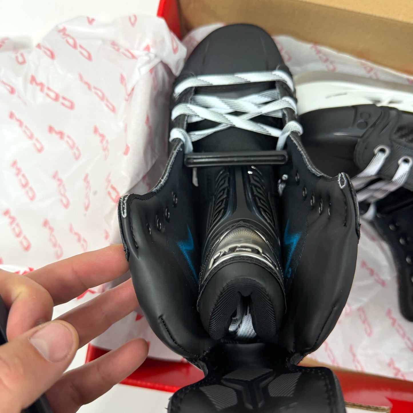 Brand New Total Custom CCM Jetspeed FT8 Pro Skates - Size 5.5 - Regular