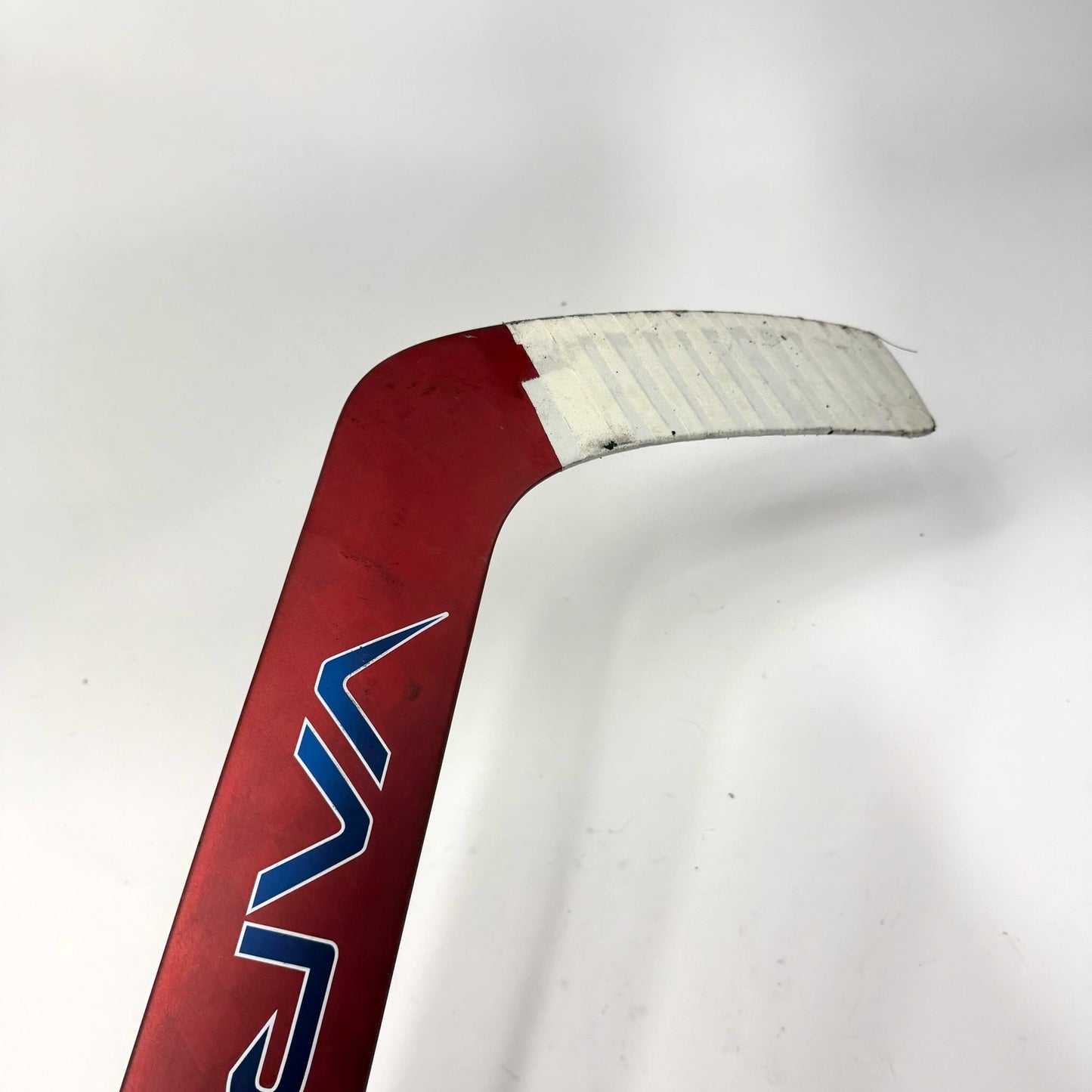 Used Regular Red/White/Navy Bauer Vapor Hyperlite 2 Goalie Stick | 26" Paddle P34 Curve | AB709