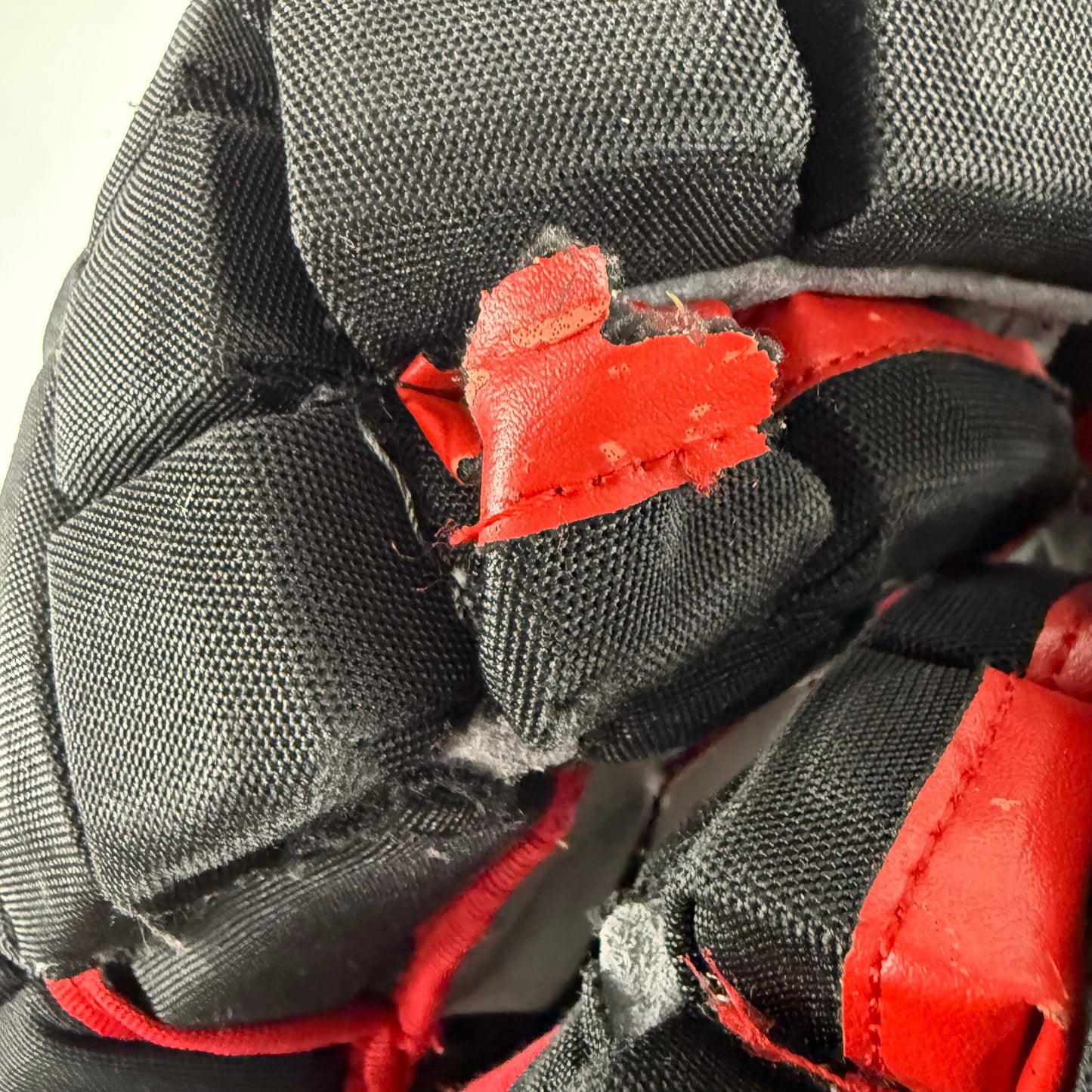 Used Blackhawks CCM HG12 Gloves 14" | L345