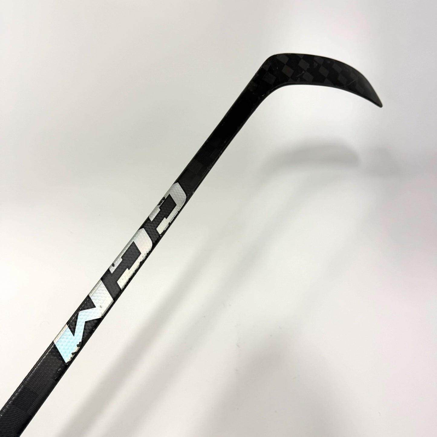 Used Left Black CCM Jetspeed FT8 Pro | 65 Flex P28 Curve Grip | AB999