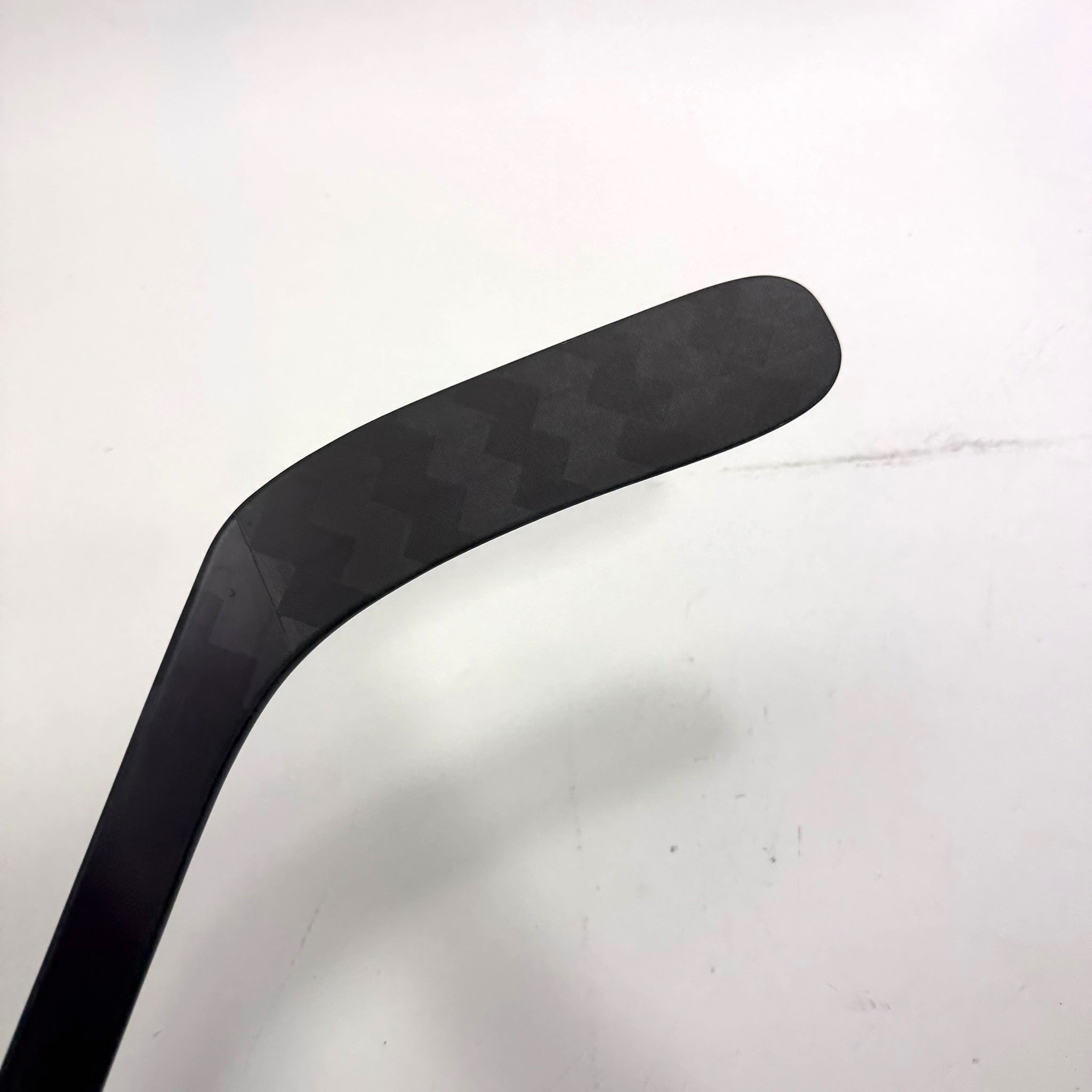 New Right CCM Tacks XF Ghost | 85 Flex P88 Curve Grip | Olson | BH246 - Top Flight Hockey