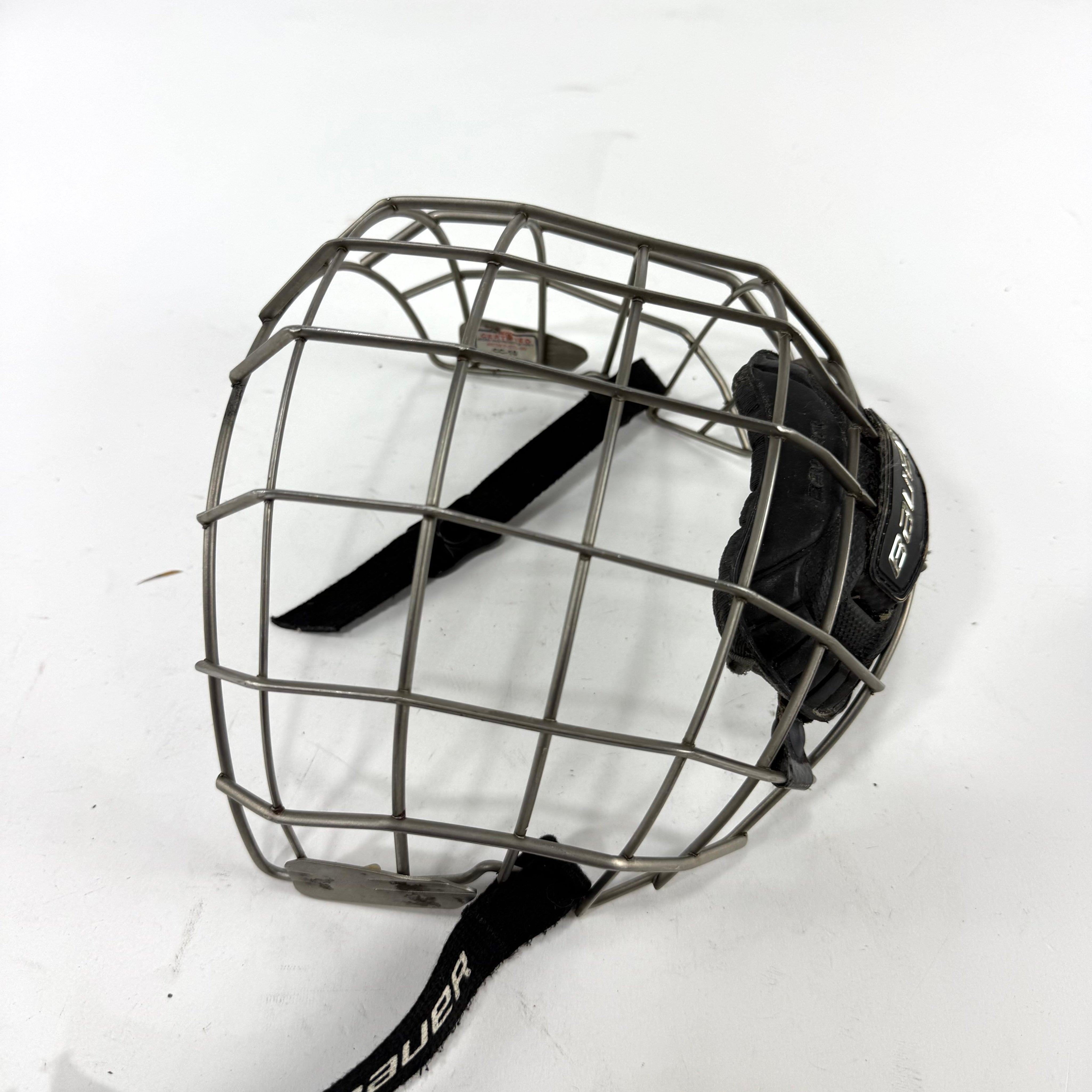Used Grey Bauer FM7500 Cage | Size Medium | U279 - Top Flight Hockey