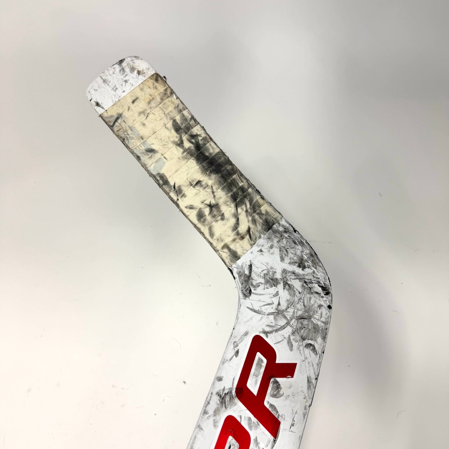 Used White/Black/Red Regular Bauer Hyperlite 2 Goalie Stick | 25" Paddle P31 Curve | AB652