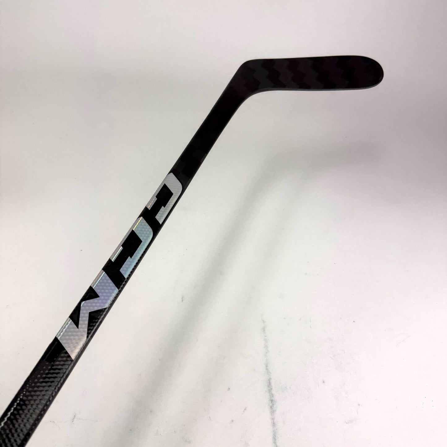 New Right Blue CCM Jetspeed FT8 Pro | 90 Flex P28M Curve Grip | Sennecke | J499
