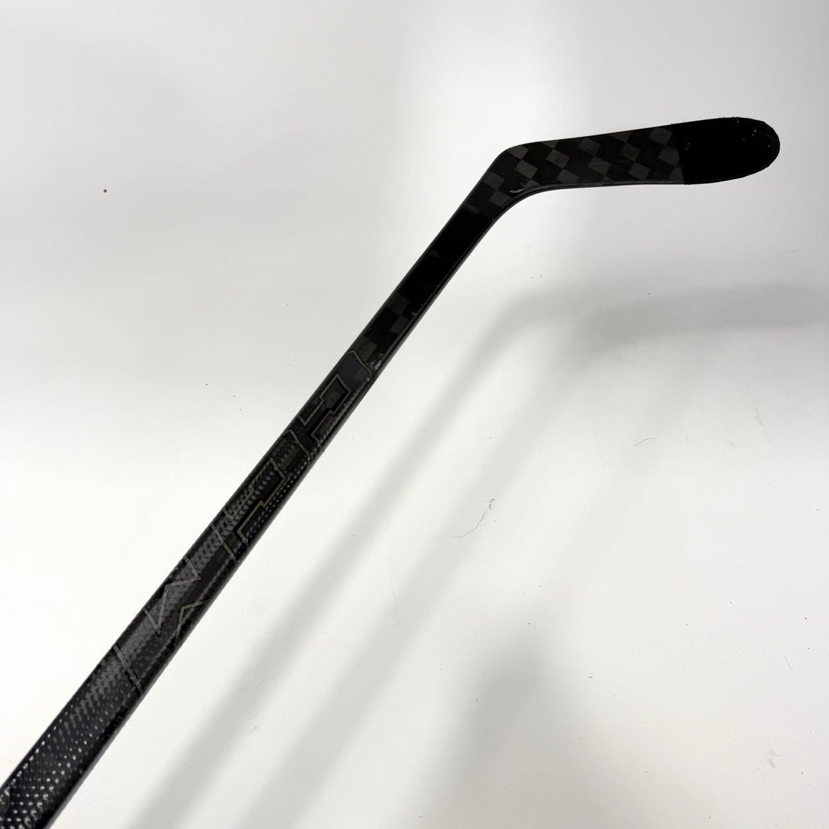Used Right CCM Tacks XF Ghost | 75 Flex P28 Curve Grip | AB184 - Top Flight Hockey