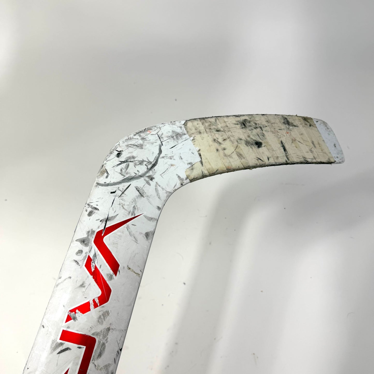 Used White/Black/Red Regular Bauer Hyperlite 2 Goalie Stick | 25" Paddle P31 Curve | AB652