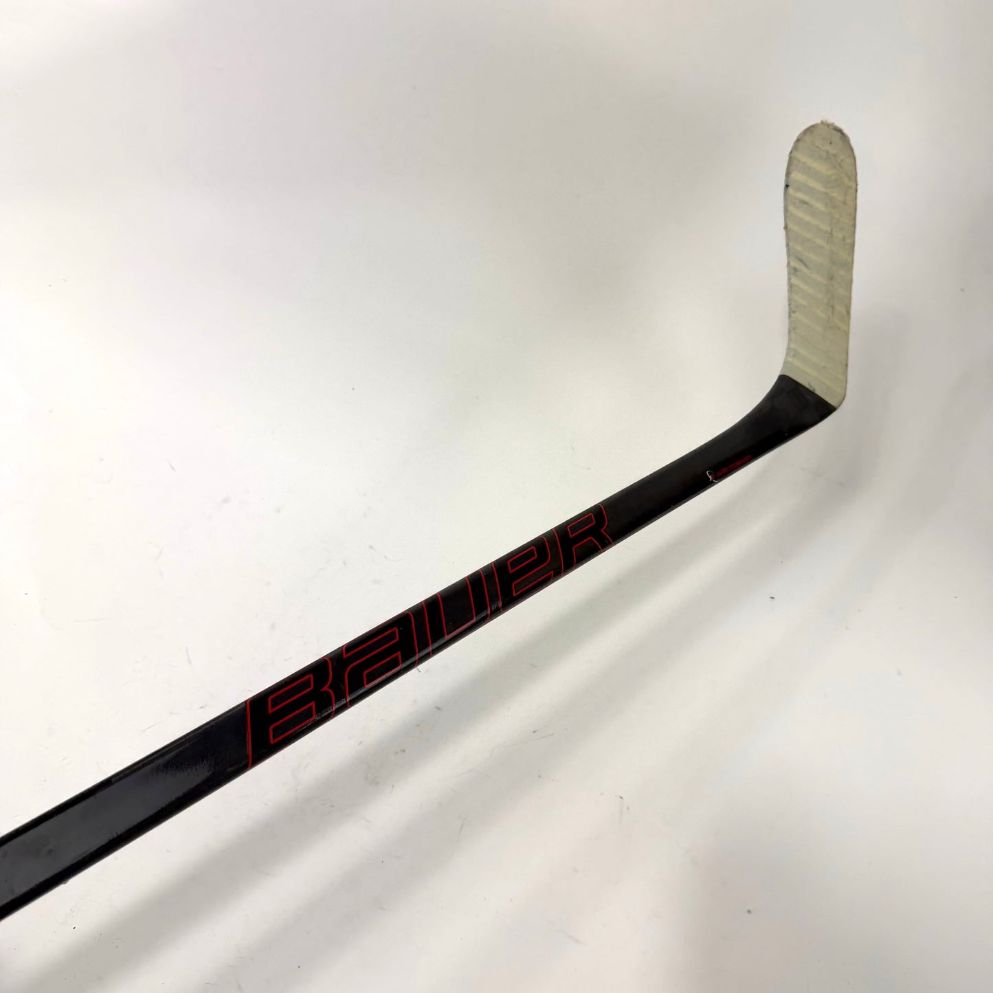 Use Left Bauer Vapor 3x Pro | 77 Flex P28 Curve Grip | R152
