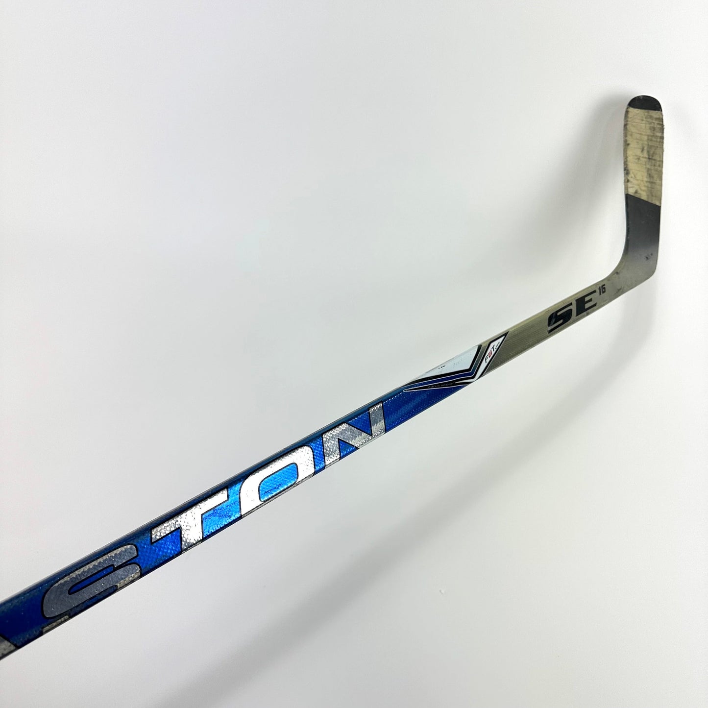 Used Left Easton Synergy SE16 | 105 Flex Heel Curve Non Grip | Richards | G412 - Top Flight Hockey