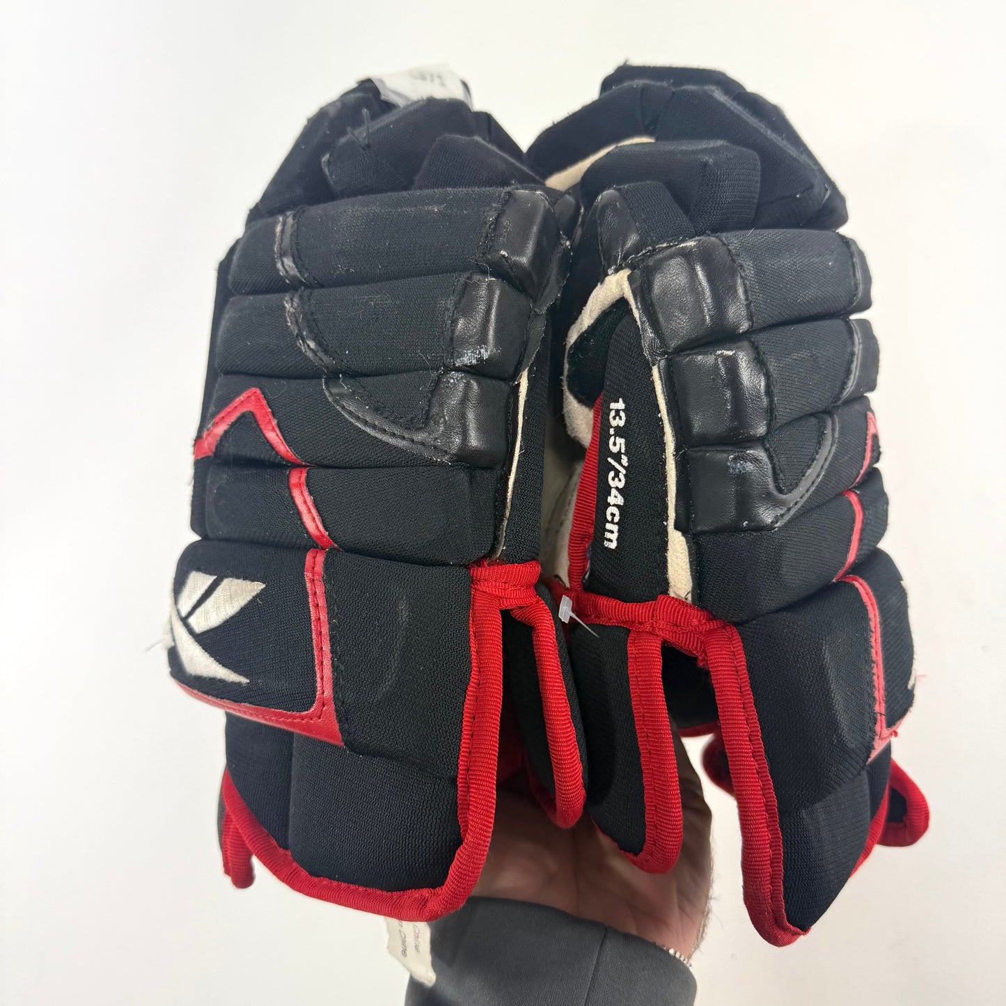 Used Chicago Blackhawks Reebok 13.5" Gloves | L371
