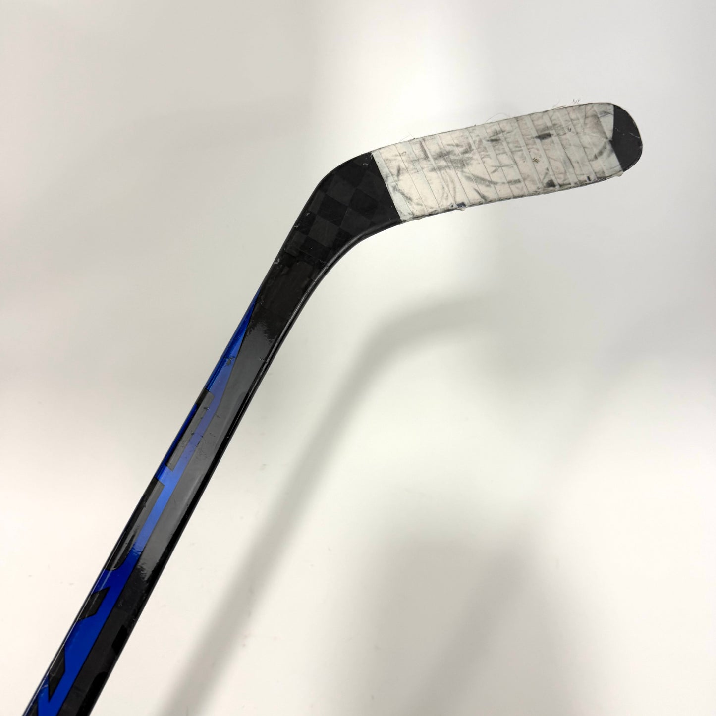 Used Right Blue Bauer Nexus Sync | 65 Flex P88 Curve Grip | AB945