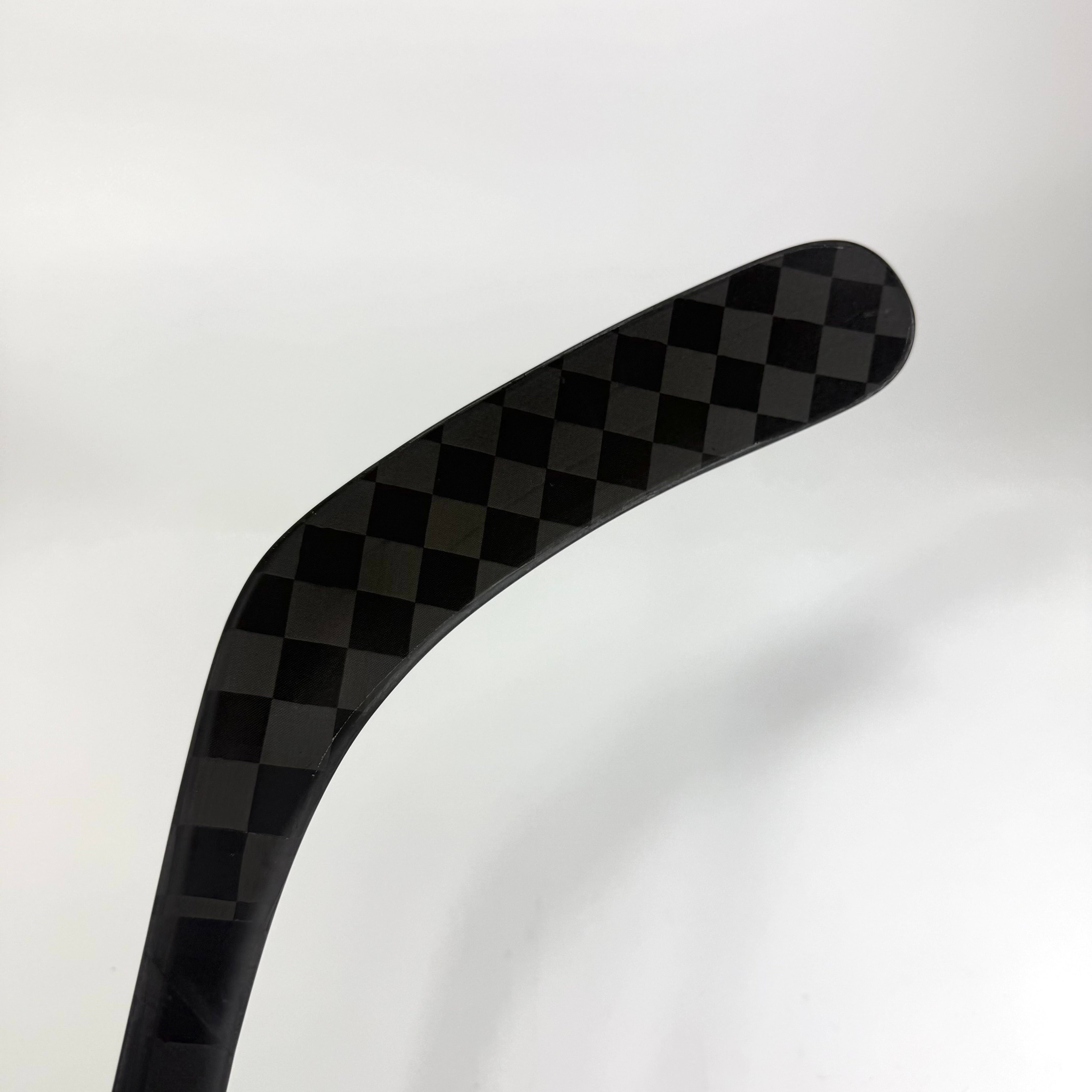 New Right Black Bauer Vapor Hyperlite2 | 87 Flex Malkin Pro Curve Grip | E785 - Top Flight Hockey