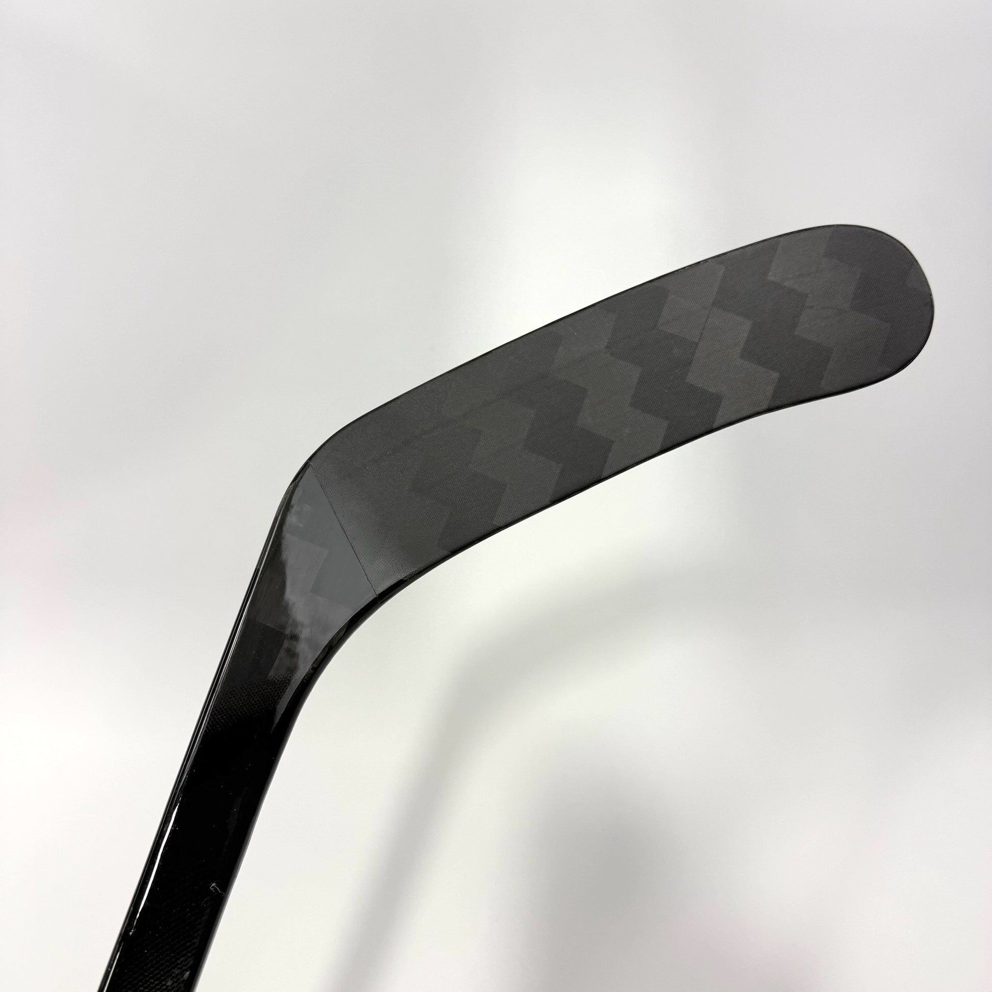 New Right Black CCM Jetspeed FT8 Pro | 95 Flex P92M Curve Grip | J190 - Top Flight Hockey