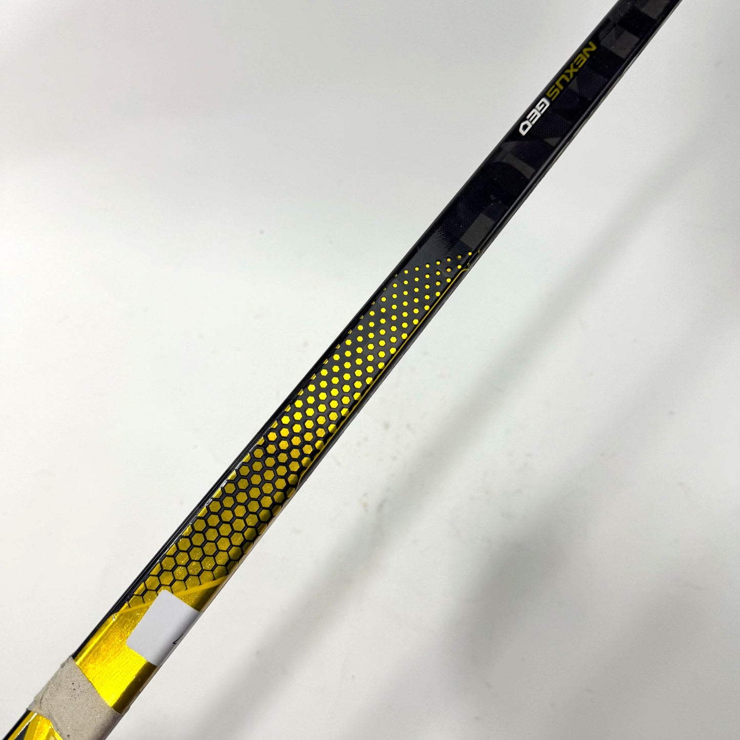 Used Right Yellow Bauer Nexus Geo | 70 Flex Pastrnak Pro Curve Grip | David Pastrnak | AB567