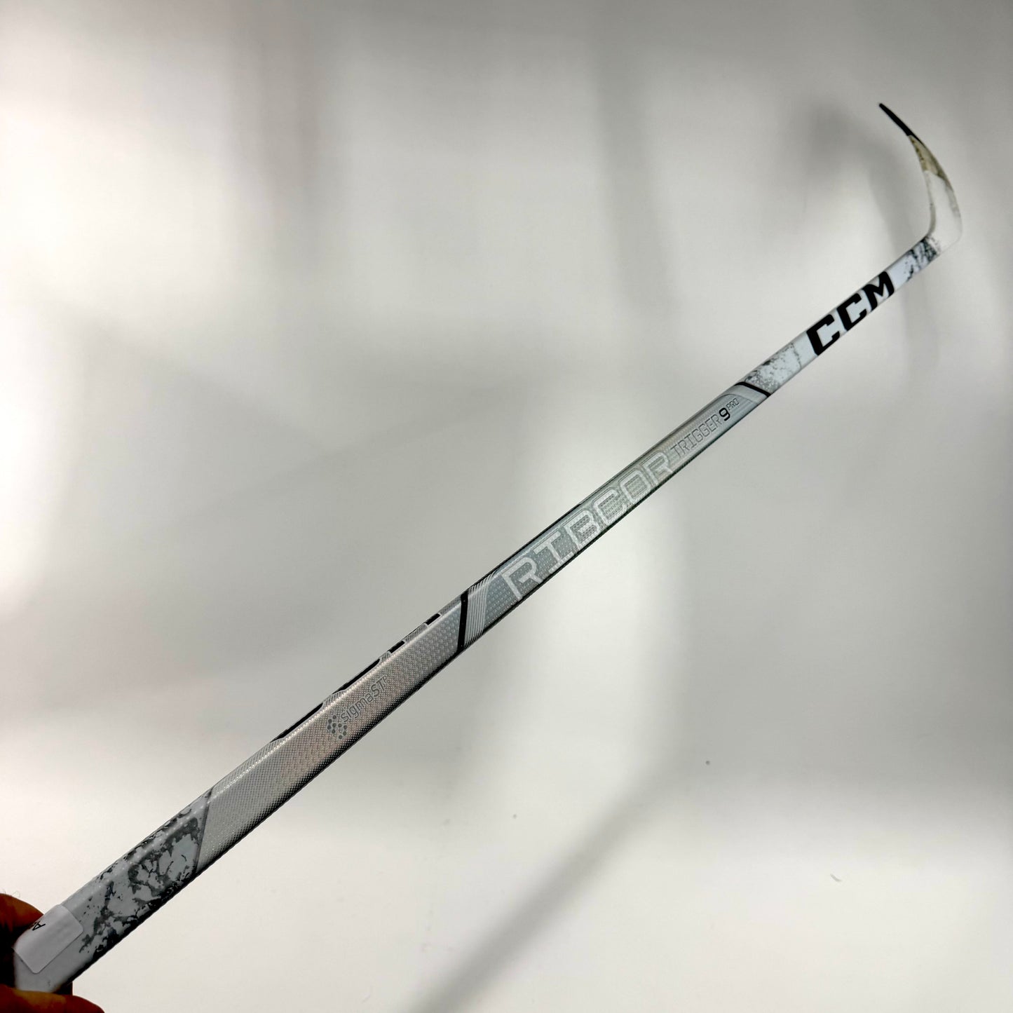 Used Right White CCM Trigger 9 Pro | 80 Flex P92M Curve Grip | AB956