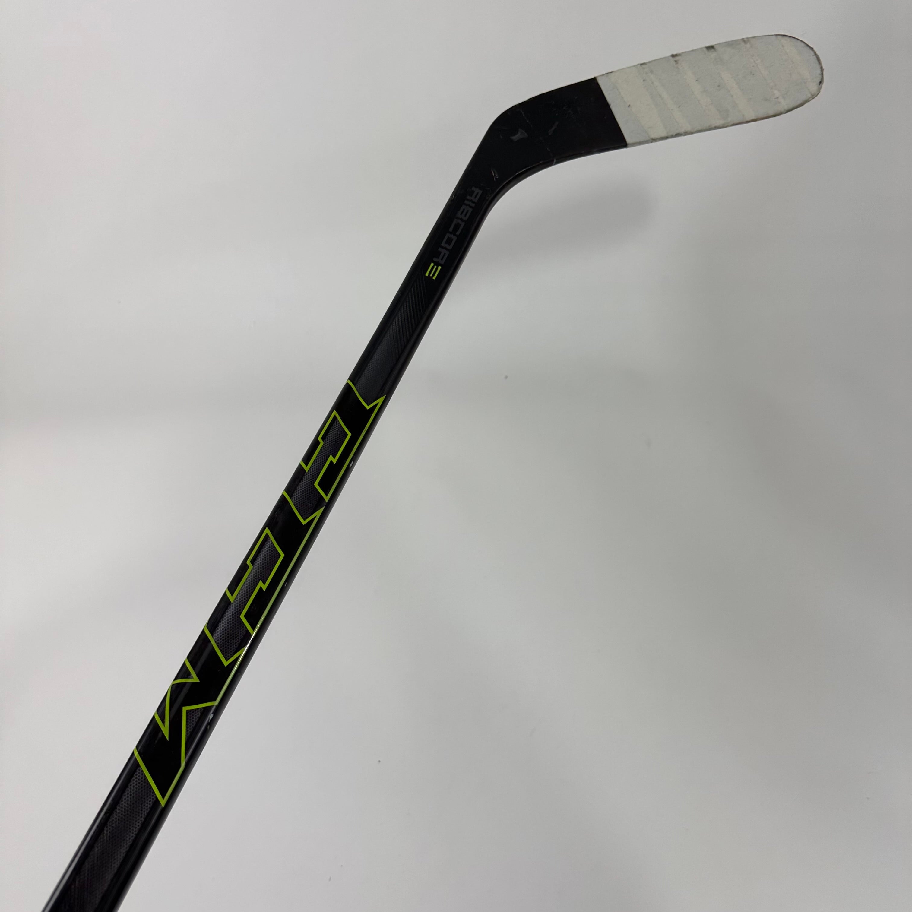 Used Right CCM Ribcor Reckoner | 80 Flex Heel Curve Grip | Bergeron | G440